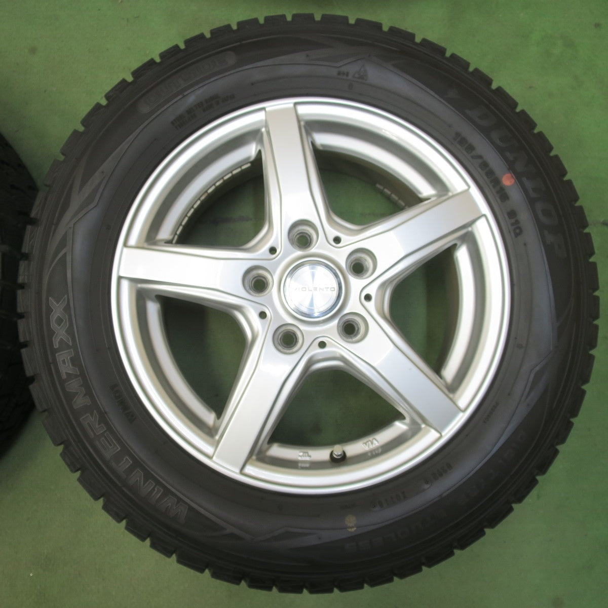 バリ溝！キレイ！9.5分★スタッドレス 195/65R15 ダンロップ ウインターマックス WM01 VIOLENTO ヴィオレント 15インチ PCD114.3/5H★6051305イス