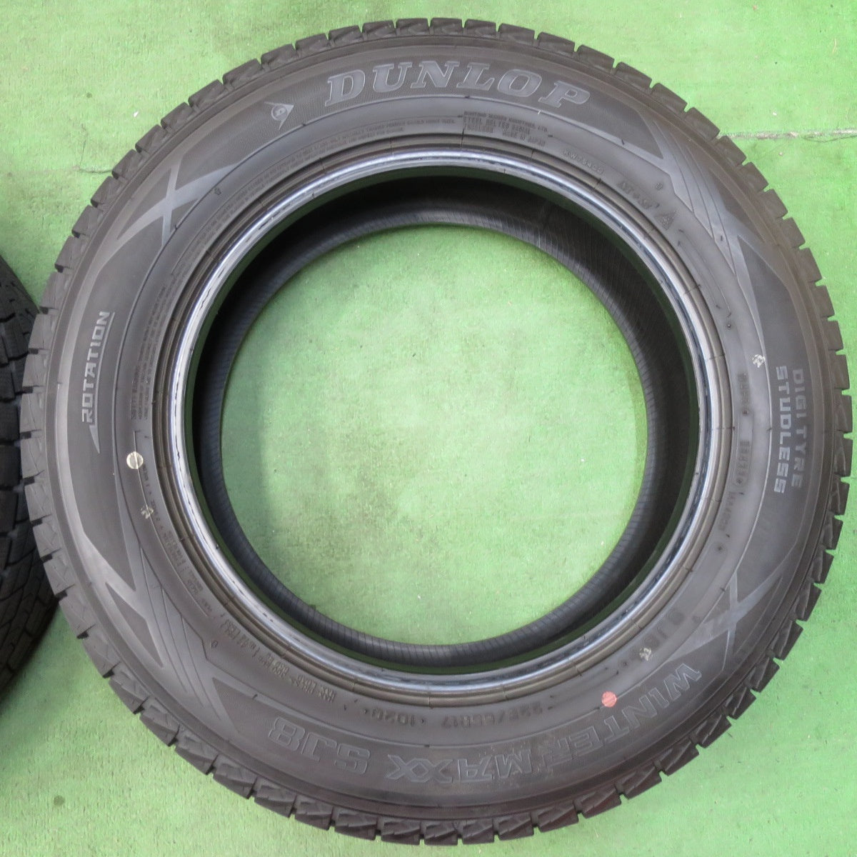 [送料無料] バリ溝！22年！9.5分★スタッドレス 225/65R17 ダンロップ ウインターマックス SJ8 SJ8+ タイヤ 17インチ NX ハリアー RAV4 エクストレイル等★5010817イスタ