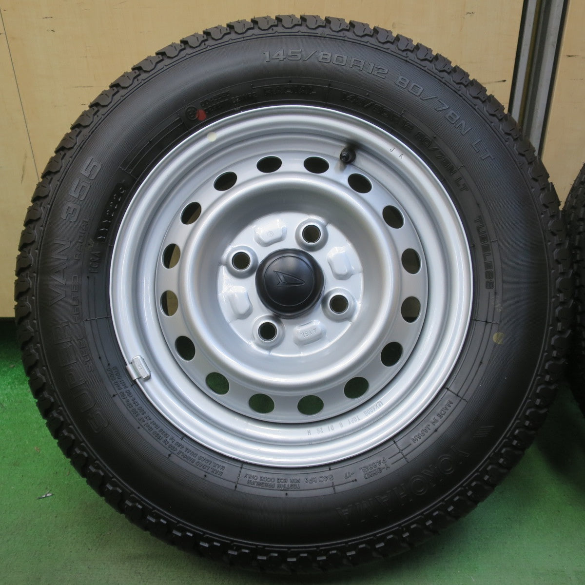 新車外し！26年◎ダイハツ ハイゼット 純正 スチール 145/80R12 80/78N ヨコハマ SUPER VAN 355 12インチ PCD100/4H◎6083111イノ