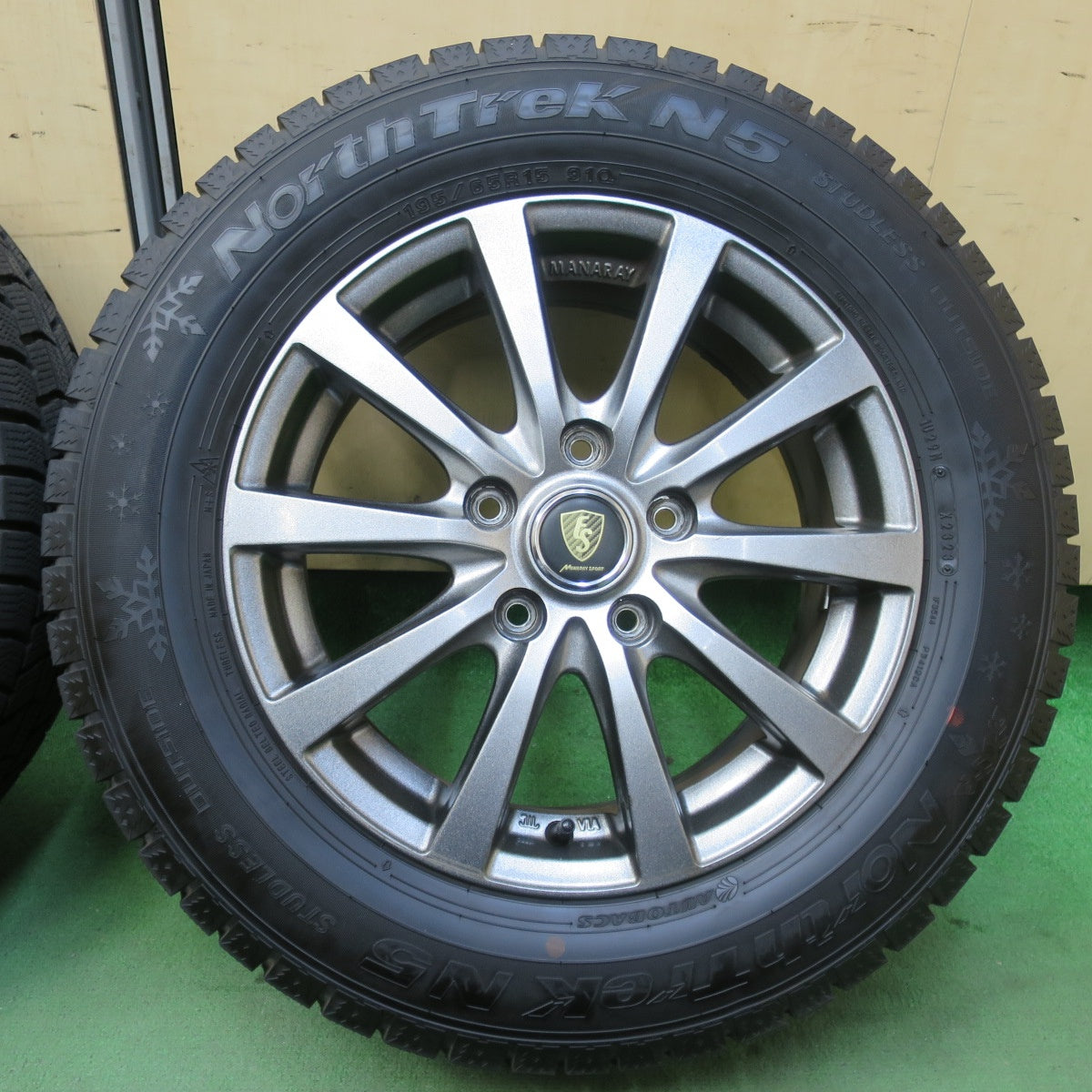 バリ溝！23年！キレイ！9.5分★スタッドレス 195/65R15 オートバックス ノーストレック N5 MANARAY SPORT マナレイ スポーツ 15インチ PCD114.3/5H★5112207イス