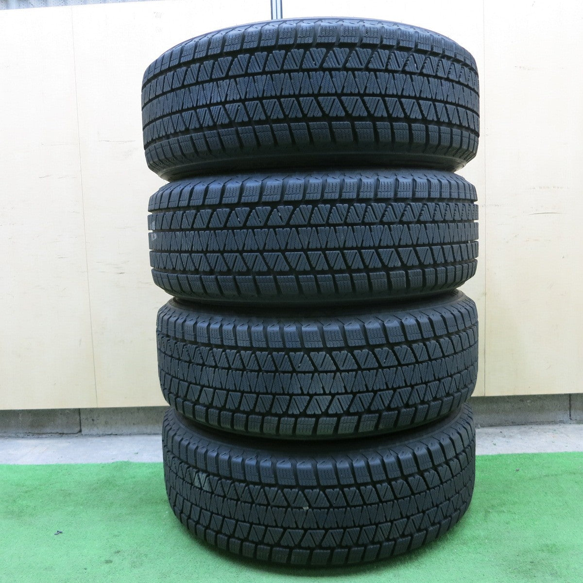 バリ溝！22年！キレイ！9.5分★ベンツ 等 IRVINE 235/60R18 スタッドレス ブリヂストン ブリザック DM-V3 アーヴィン 18インチ PCD112/5H★5050205ナス