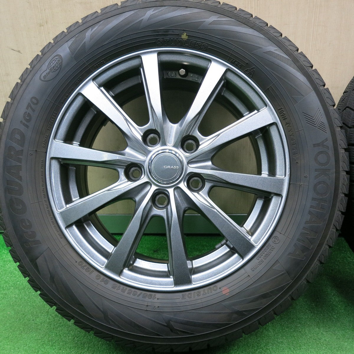 [送料無料] バリ溝！21年！キレイ！8.5分★スタッドレス 195/65R15 ヨコハマ アイスガード iG70 GRASS グラス 15インチ PCD114.3/5H★4113004NJス