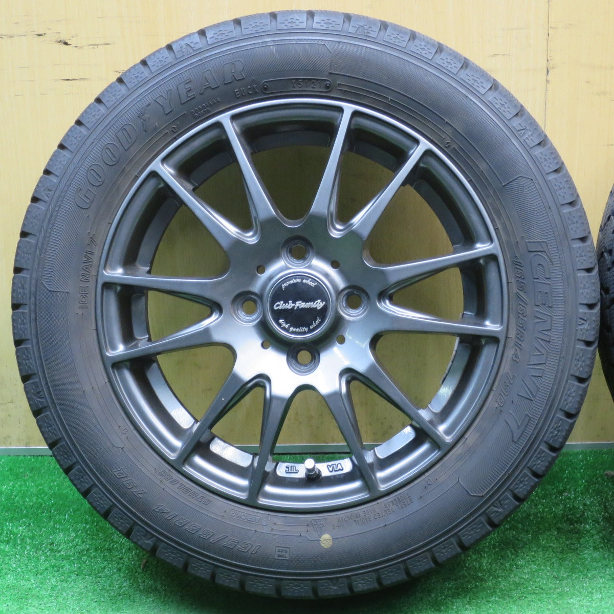 バリ溝！キレイ！9.5分★スタッドレス 165/65R14 グッドイヤー アイスナビ7 Club Family クラブファミリー 14インチ 軽サイズ ハスラー キャスト 等 PCD100/4H★5122406NJス