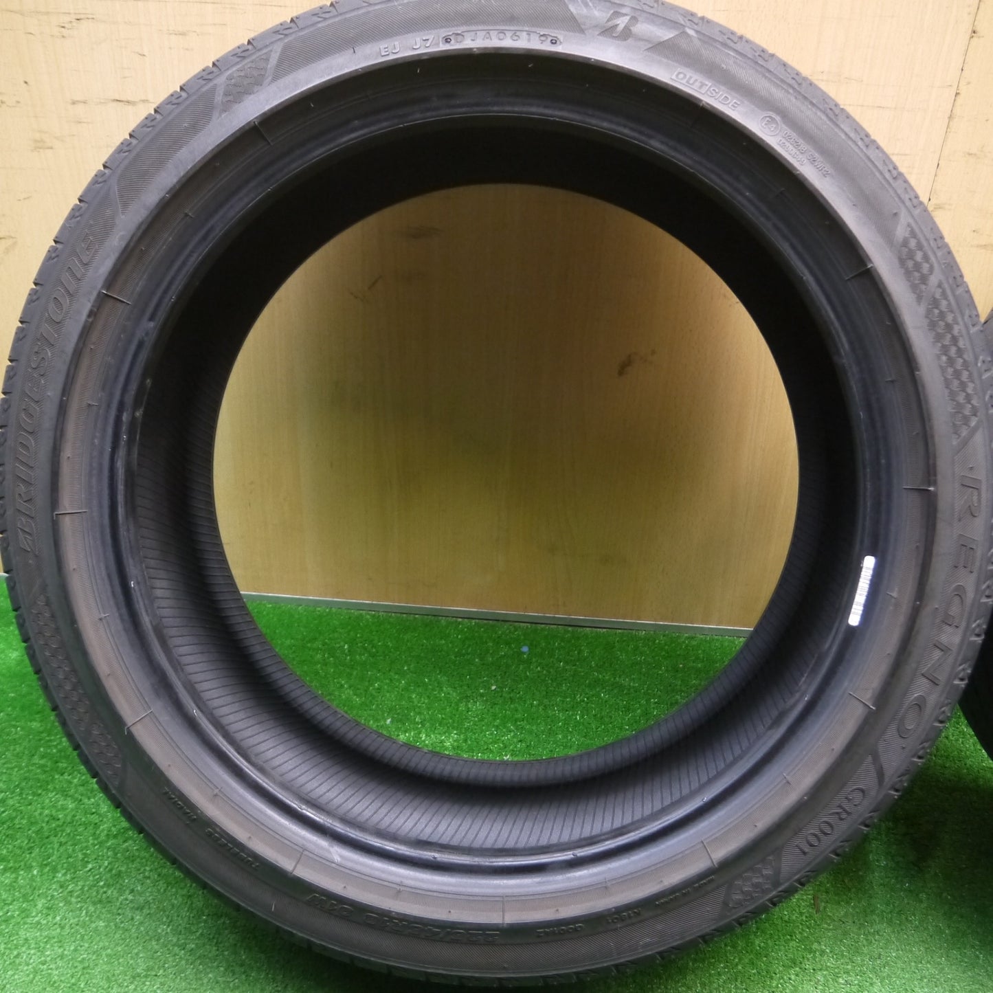 [送料無料] バリ溝！8.5分★225/45R18 ブリヂストン レグノ GR001 タイヤ 18インチ クラウン マークX オデッセイ 等★4121307Hノタ