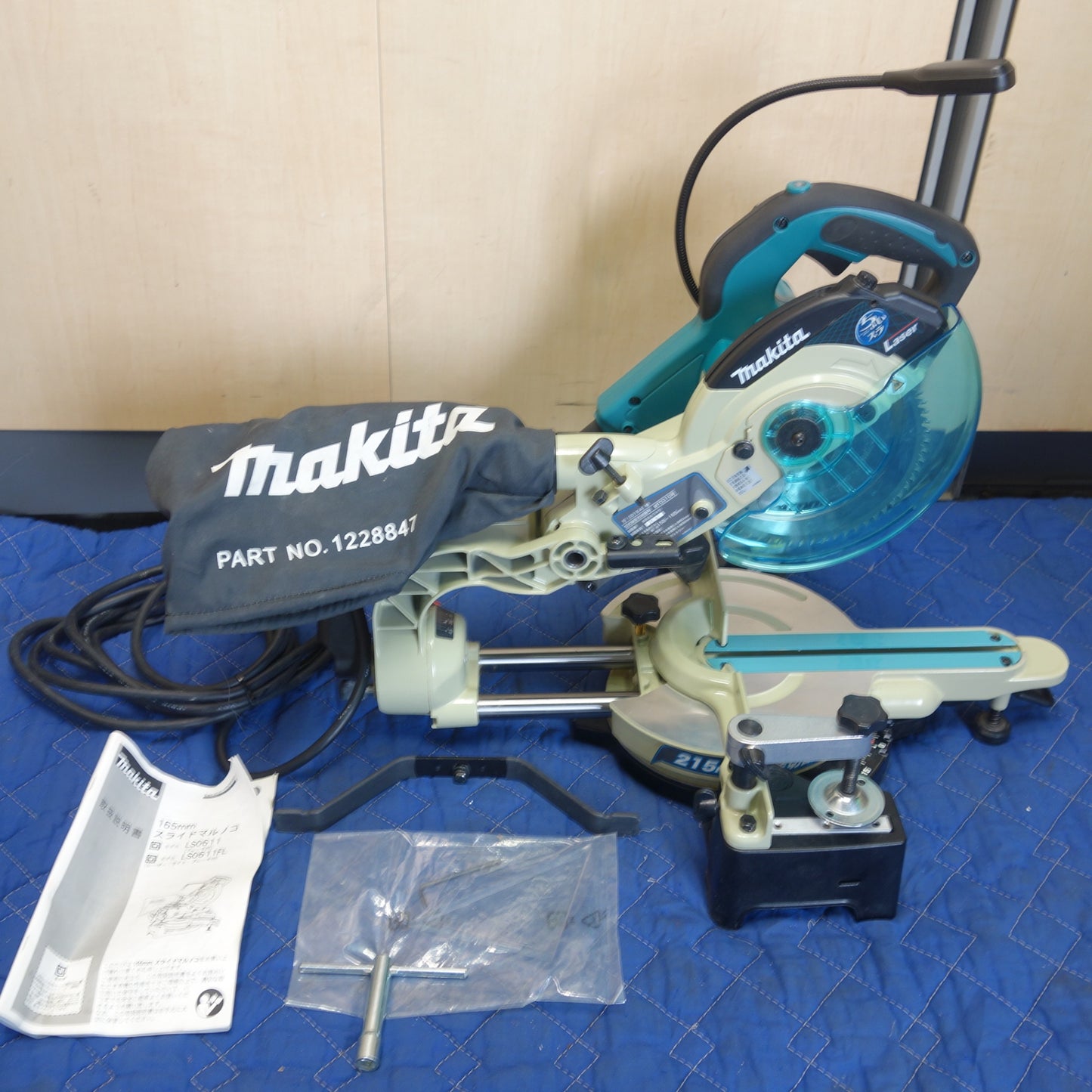[送料無料] キレイ☆マキタ スライド マルノコ 165mm 100V LS0611FL レーザー付 樹脂ベース仕様 丸のこ 丸鋸 丸ノコ 箱付き 電動 工具☆