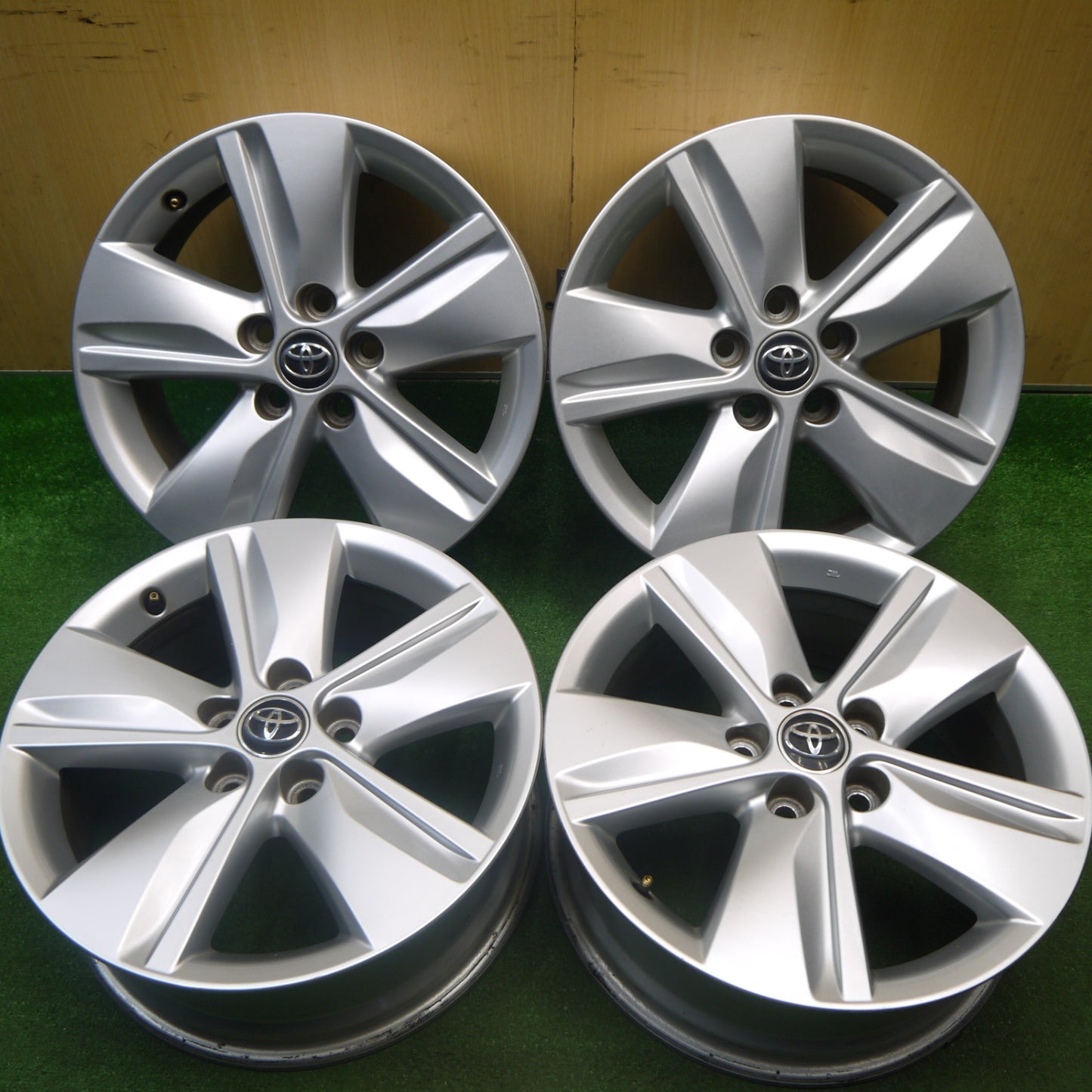 キレイ★トヨタ 60系 ハリアー 純正 ホイール 17インチ 17×7J PCD114.3/5H★6010606Hホ