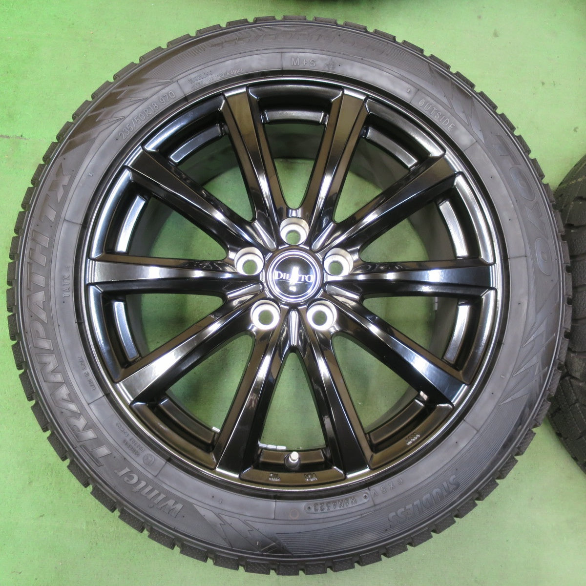 バリ溝！23年！キレイ！ほぼ10分★スタッドレス 235/50R18 トーヨー ウインター トランパス TX DILETTO ディレット 18インチ PCD114.3/5H★5072804イス