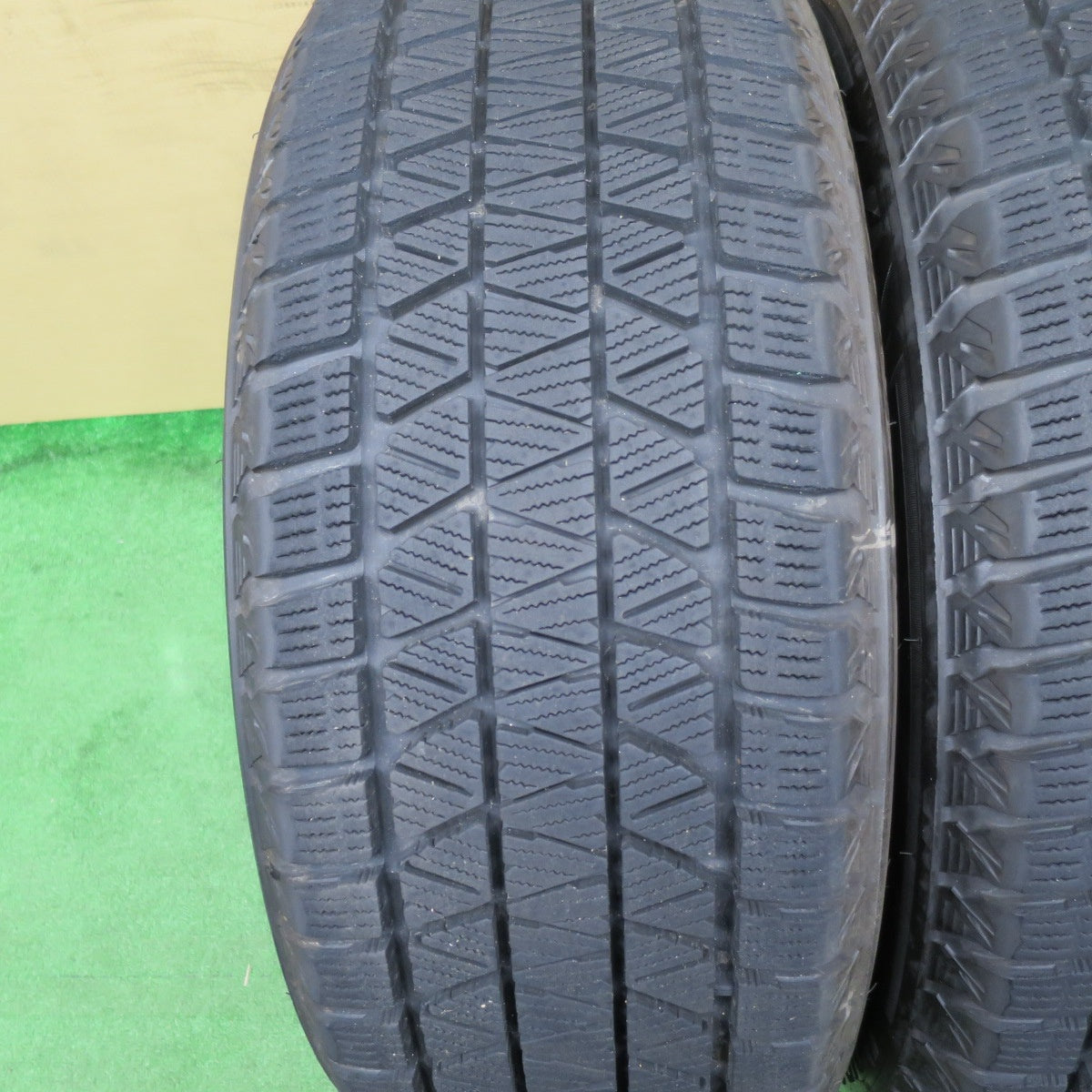 超バリ溝！22年！キレイ！ほぼ10分★ジャガー 等 MAK BIRMINGHAM 235/50R20 スタッドレス ブリヂストン ブリザック DM-V3 バーミンガム 20インチ PCD108/5H★6040301NKス