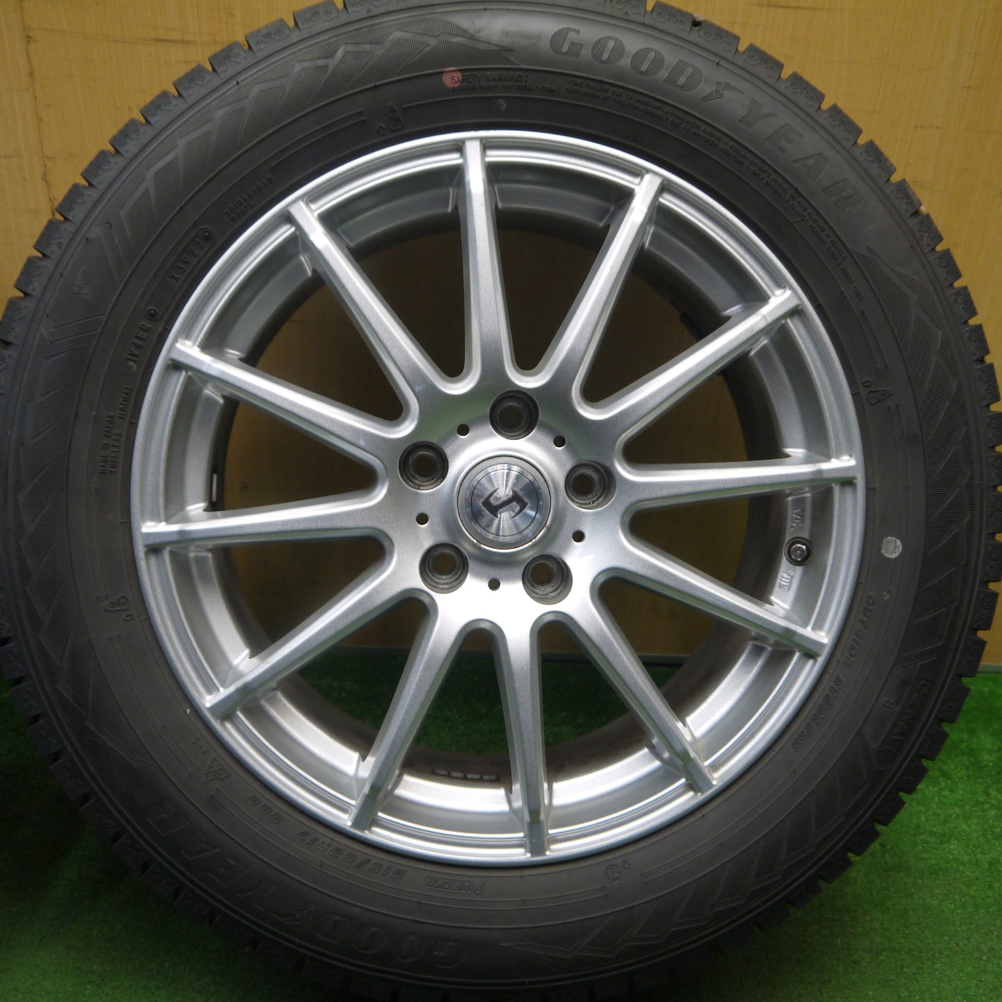 バリ溝！22年！キレイ！8.5分★スタッドレス 215/60R17 グッドイヤー アイスナビ8 weds 社外 アルミ ウェッズ 17インチ PCD114.3/5H★6041007Hス