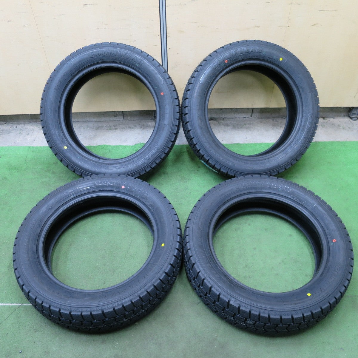 未使用！25年★スタッドレス 195/60R17 グッドイヤー アイスナビ7 タイヤ 17インチ 60系 プリウス ライズ ロッキー 等★6042002NGスタ