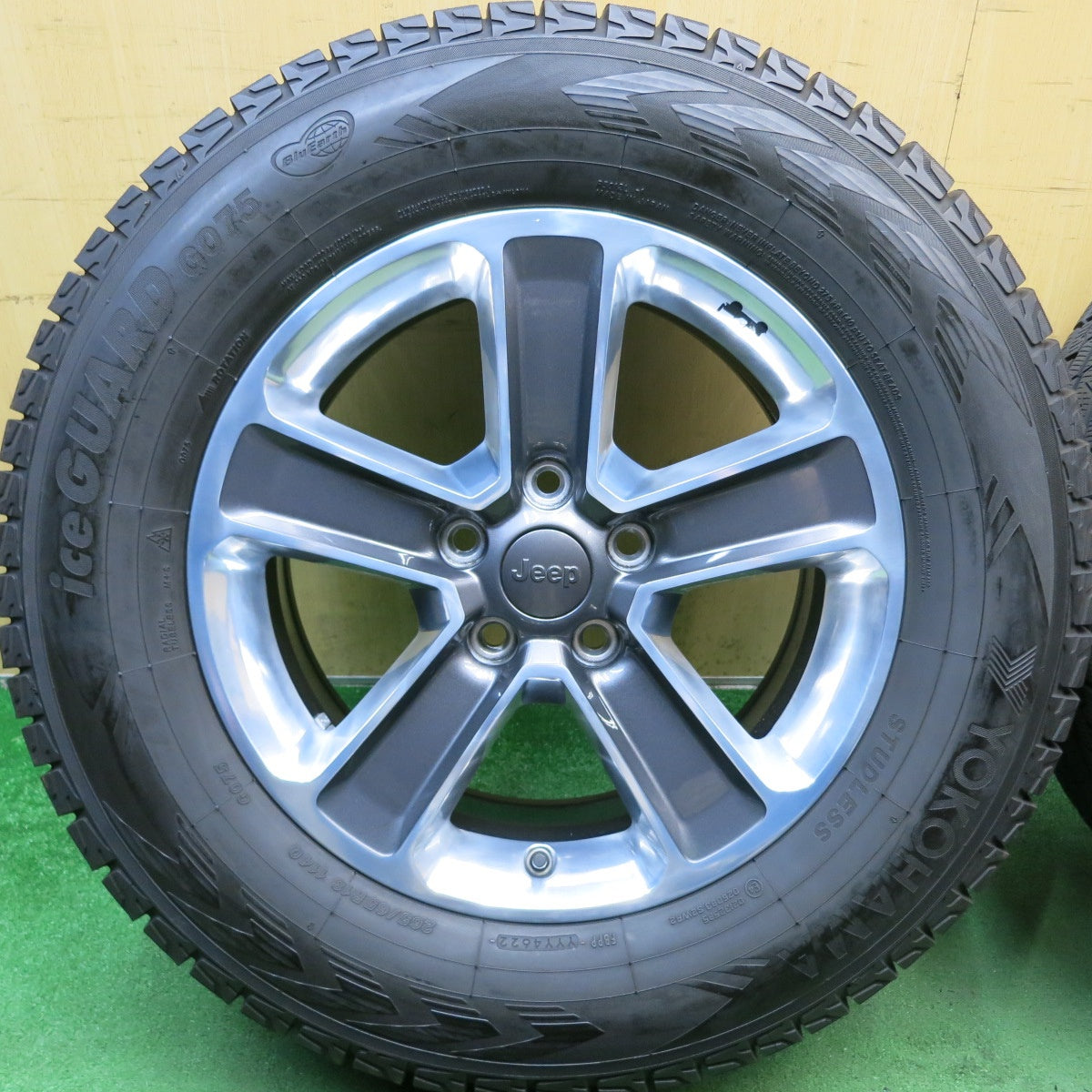 バリ溝！22年！キレイ！9.5分◎JEEP ジープ JL ラングラー アンリミテッド サハラ 純正 265/65R18 スタッドレス ヨコハマ アイスガード G075 18インチ PCD127/5H◎6071209HAス