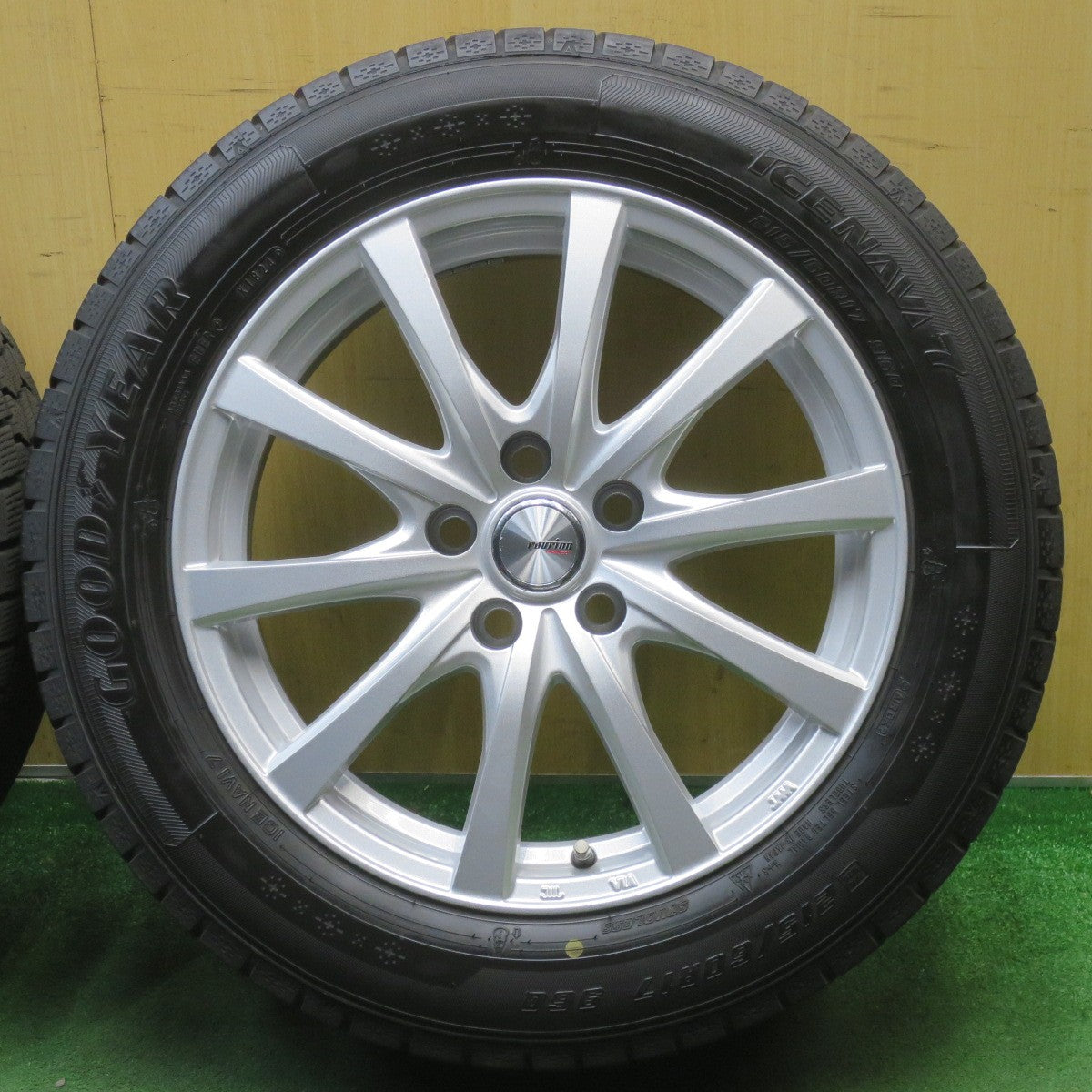 バリ溝！24年！キレイ！9.5分◎スタッドレス 215/60R17 グッドイヤー アイスナビ7 ravrion RS01 ラブリオン 17インチ PCD114.3/5H◎6062301NJス