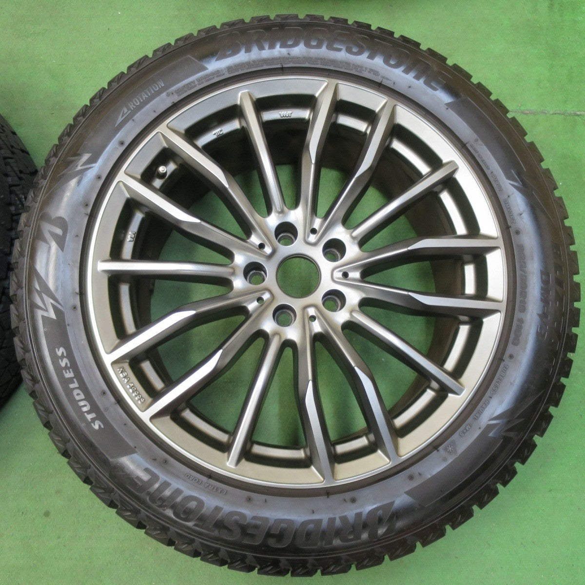 バリ溝！22年！キレイ！9.5分★BMW 等 MAK RAPP 265/50R19 スタッドレス ブリヂストン ブリザック DM-V3 19インチ ラップ PCD112/5H★5012401イス