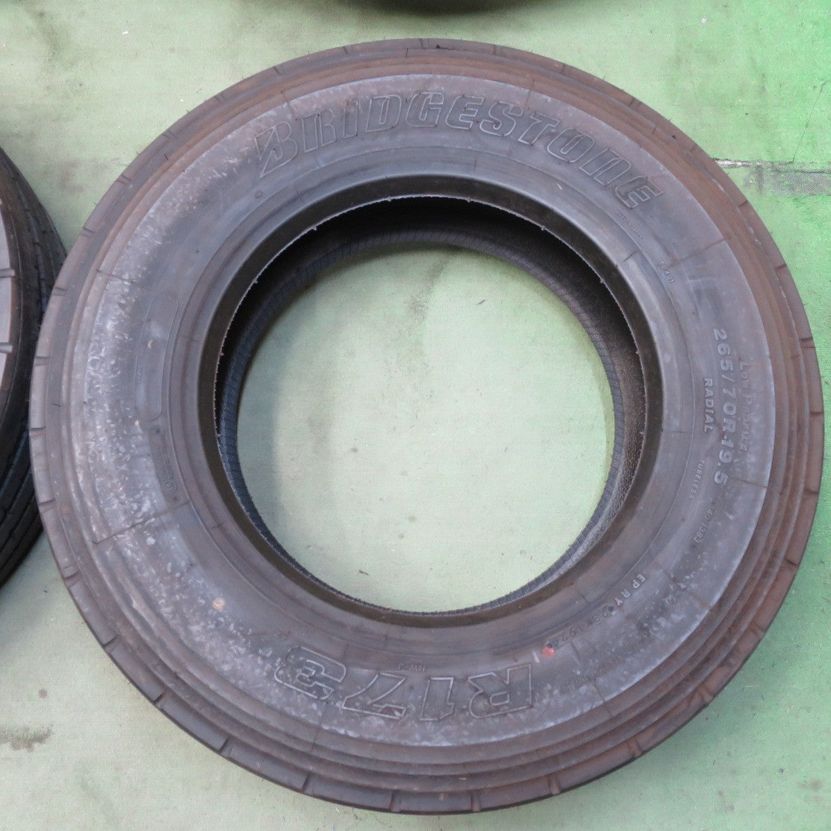 新車外し！24年★トラック タイヤ 265/70R19.5 140/138J ブリヂストン R173 19.5インチ★6053003イノタ