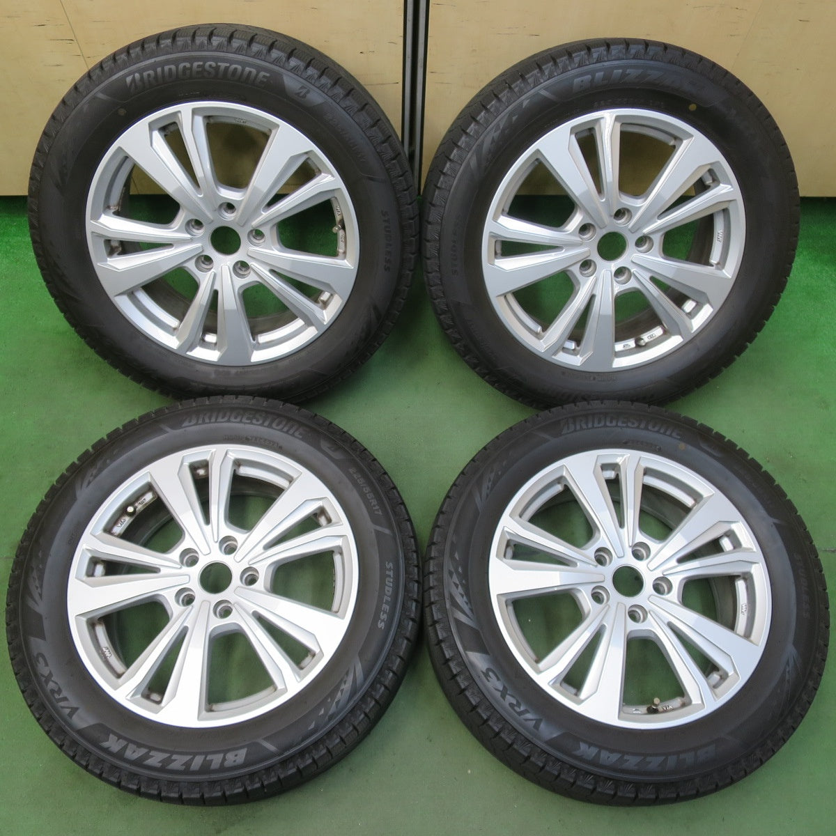 バリ溝！21年！9.5分★MINI ミニ 等 smartline 365 225/55R17 スタッドレス ブリヂストン ブリザック VRX3 スマートライン 17インチ PCD112/5H★5110901IMス