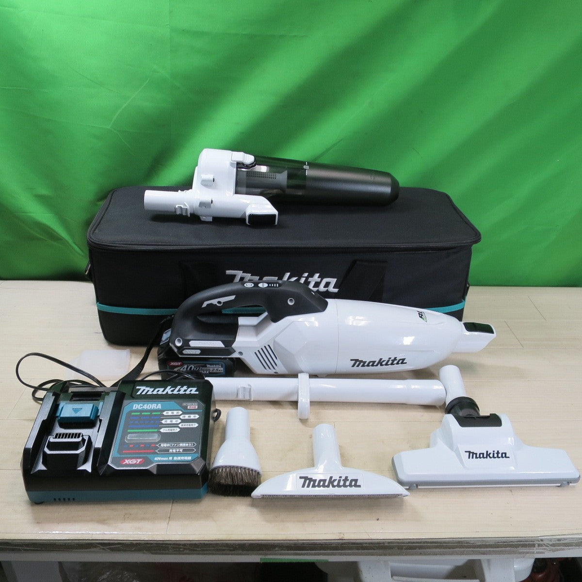 [送料無料] 美品！付属品付き☆マキタ 充電式 クリーナ CL001G コードレス 掃除機 クリーナー 充電器 DC40RA バッテリー BL4025 makita☆