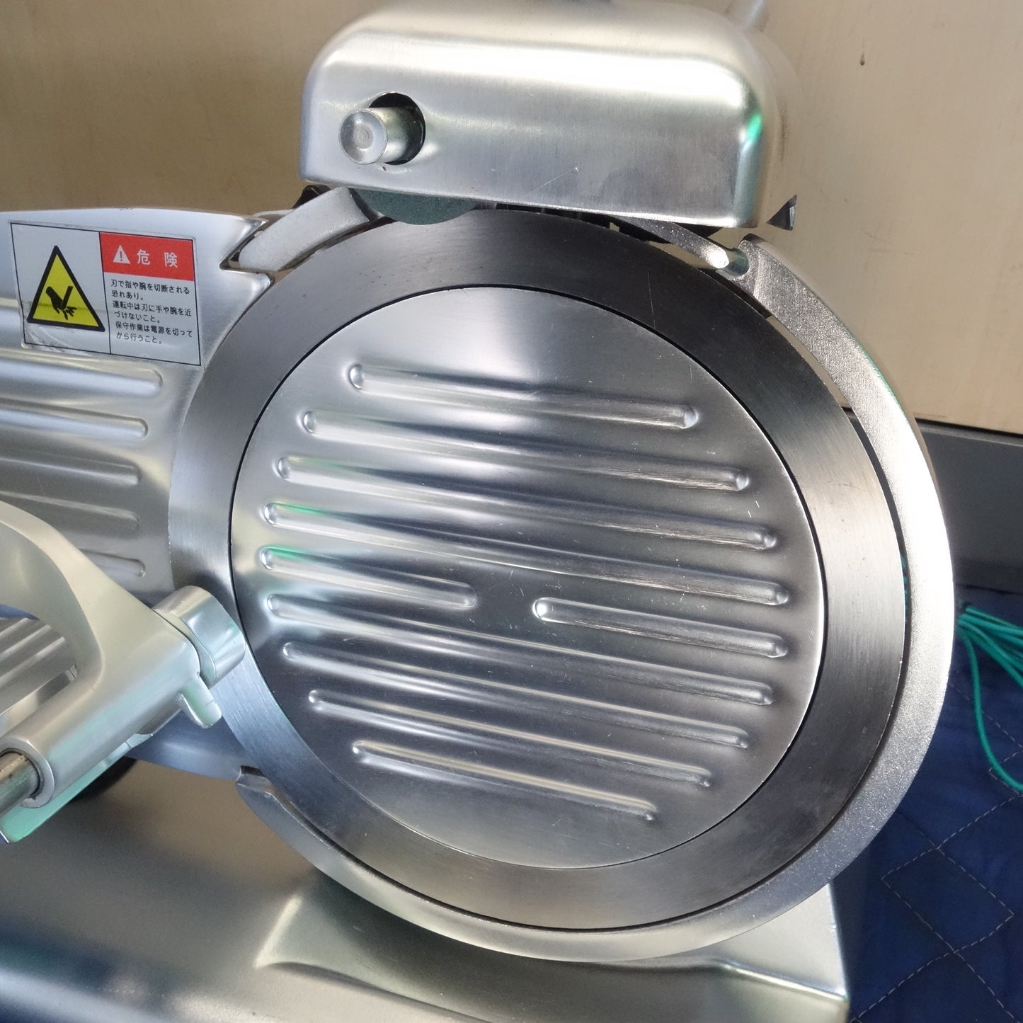 [送料無料] キレイ☆テンポス 業務用 ミート スライサー 回転刃 22cm 100V TBMS-220N 肉 カッター 厨房☆