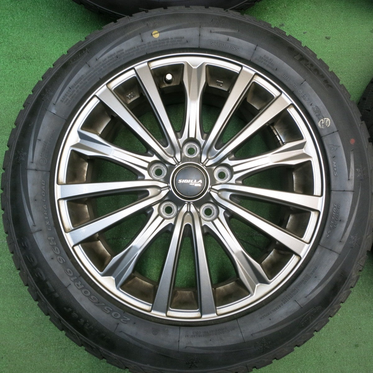タイヤほぼ未使用！24年！キレイ★スタッドレス 205/60R16 アイリンク ウインター IL868 SIBILLA NEXT W5 シビラ 16インチ PCD114.3/5H★5050704AKス