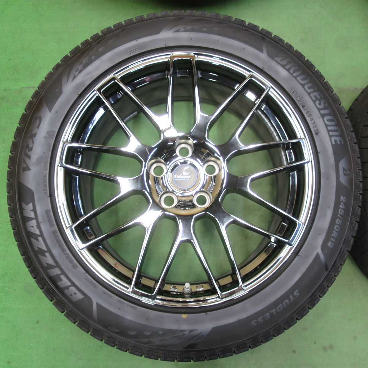 センサー付！バリ溝！22年！キレイ！9.5分★レクサス 等 Delmore 245/50R19 スタッドレス ブリヂストン ブリザック VRX3 デルモア 19インチ PCD120/5H★5042506イス