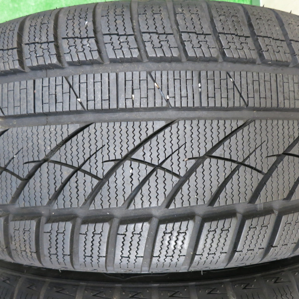 [送料無料] 超バリ溝！22年！キレイ！ほぼ10分★スタッドレス 235/50R18 モモ SUV POLE W-4 LUXALES PW-X2 ラグザレス 18インチ PCD114.3/5H★4120609TNス