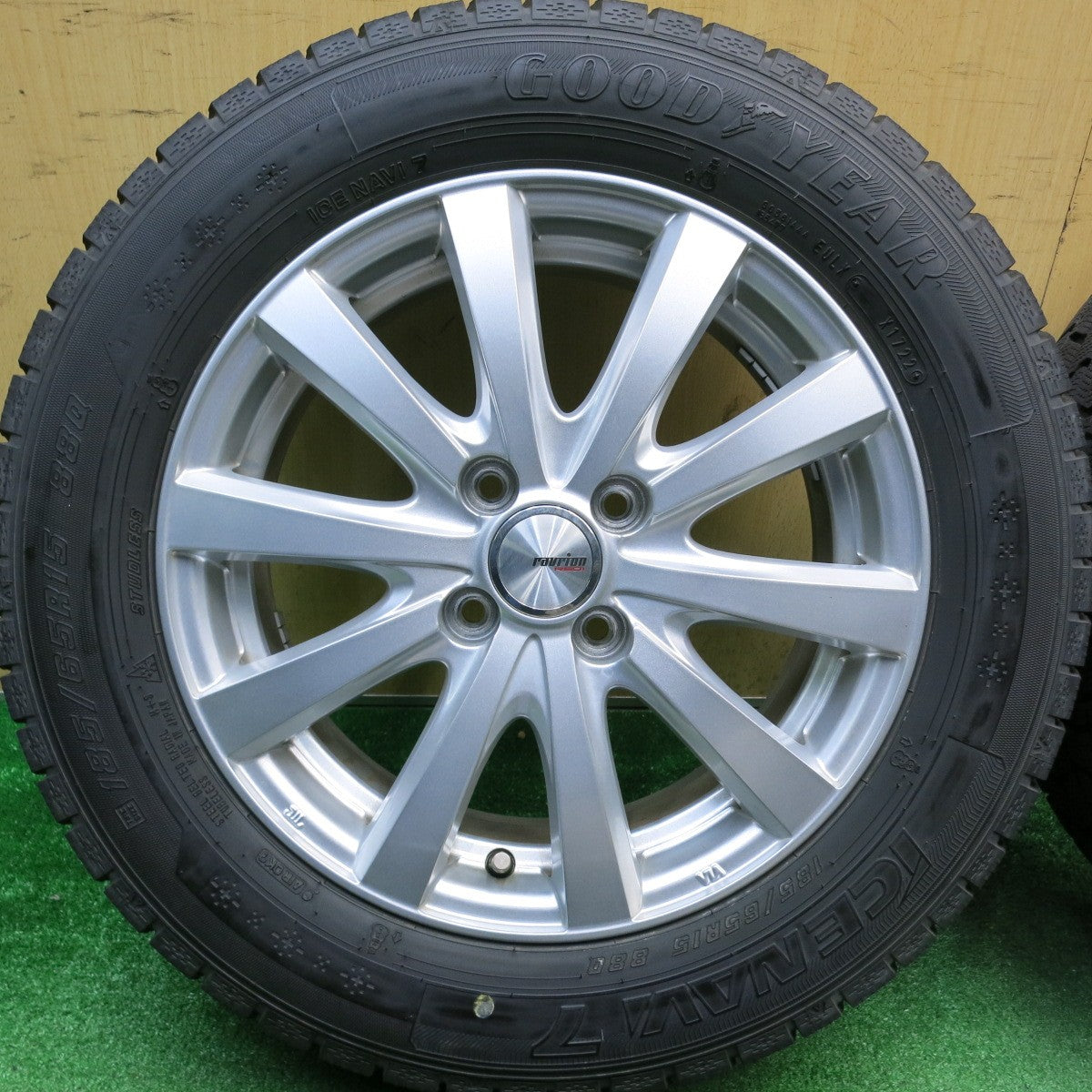 バリ溝！22年！キレイ！9分★スタッドレス 185/65R15 グッドイヤー アイスナビ7 ravrion RS01 ラブリオン 15インチ PCD100/4H★5121806HAス