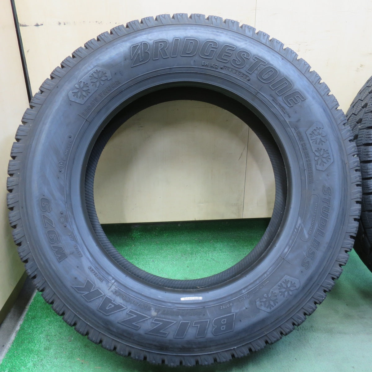 バリ溝！9分！6本★トラック タイヤ 215/70R17.5 118/116L スタッドレス ブリヂストン ブリザック W979 17.5インチ★6060105イスタ