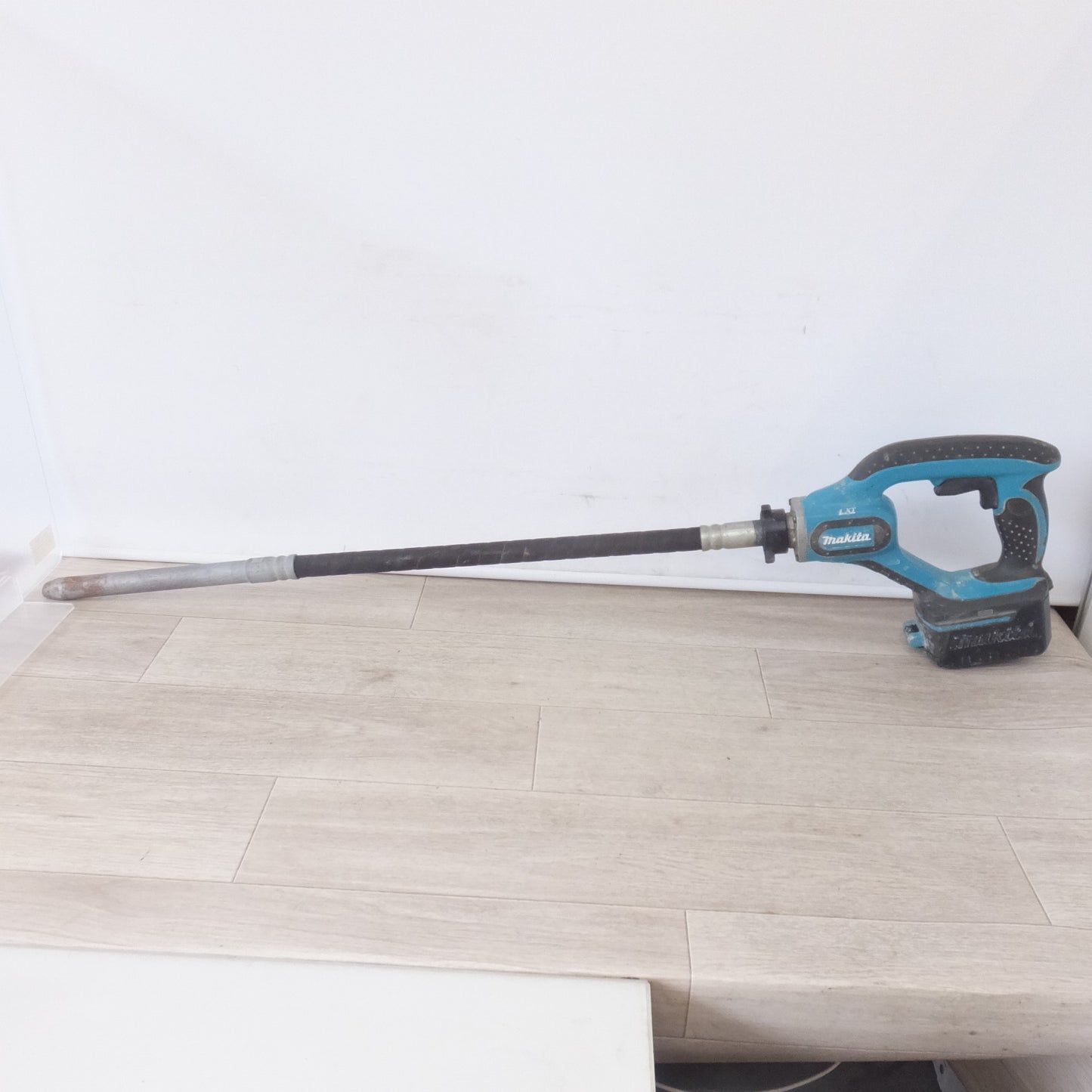 [送料無料] ★マキタ makita 充電式コンクリートバイブレータ VR350D 18V 本体のみ★
