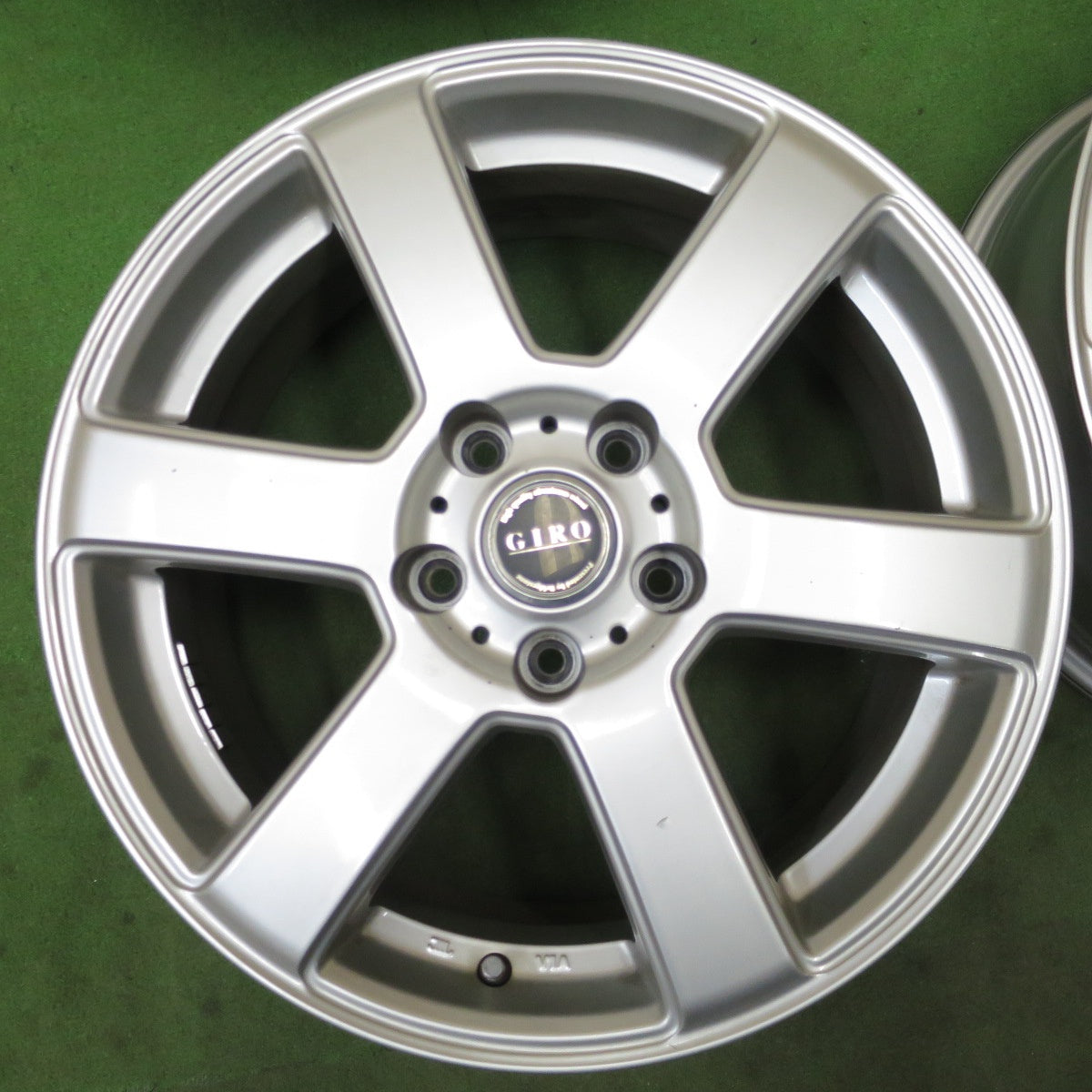 4本価格★GIRO ジーロ 17インチ 社外 アルミ ホイール 17×7J PCD114.3/5H★6052702NGホ