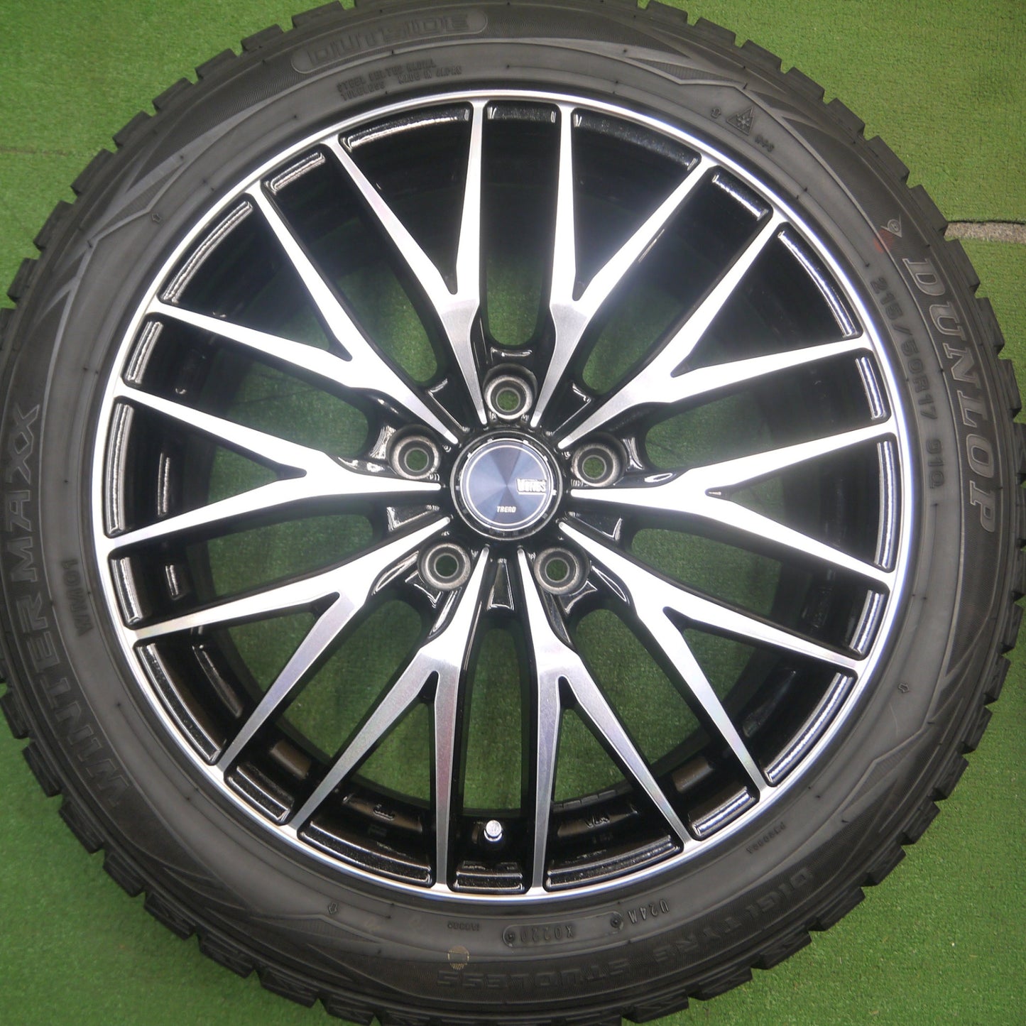 [送料無料] バリ溝！キレイ！8.5分★スタッドレス 215/50R17 ダンロップ ウインターマックス WM01 VENES TREAD FS01 17インチ PCD114.3/5H★5030507Hス