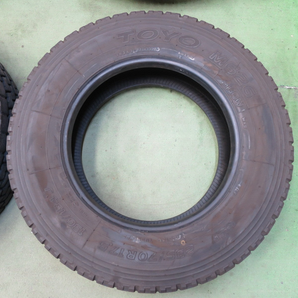 バリ溝！24年！9分★トラック 高荷重 トレーラー 等 タイヤ 235/70R17.5 136/134J トーヨー M626 オールシーズン ミックス 17.5インチ★6072905イスタ