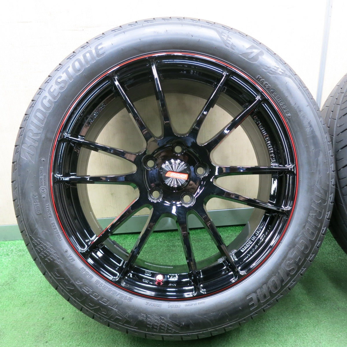 *送料無料* バリ溝！22年！キレイ！8.5分★RAYS gram LIGHTS 57XTREME REVLIMIT EDITION 215/55R18 ブリヂストン トランザ T005A レイズ PCD114.3/5H★4061801NJノ