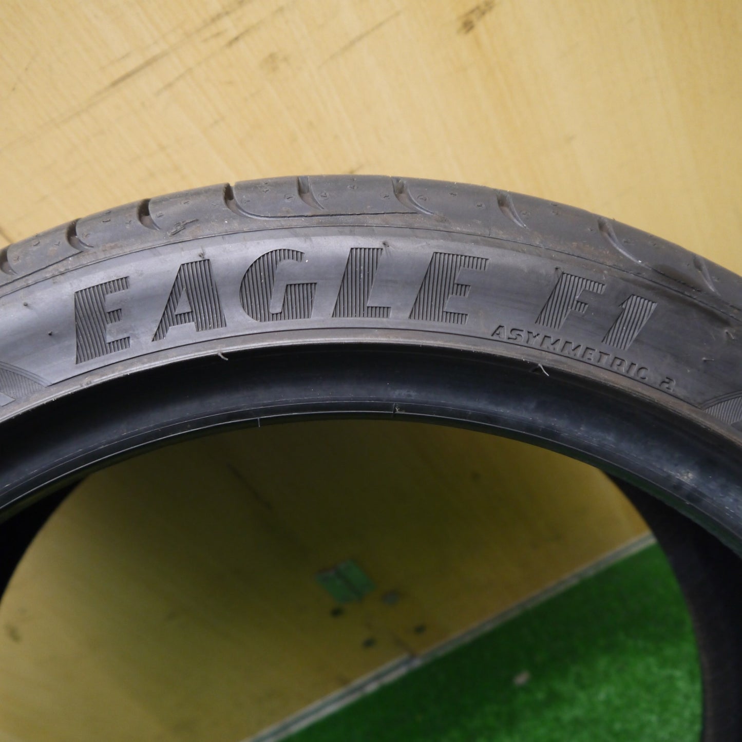 バリ溝！24年！9.5分！1本★235/40R18 グッドイヤー イーグル F1 アシメトリック2 タイヤ 18インチ シビック ベンツ E C クラス ボルボ S60 等★5121606Hノタ