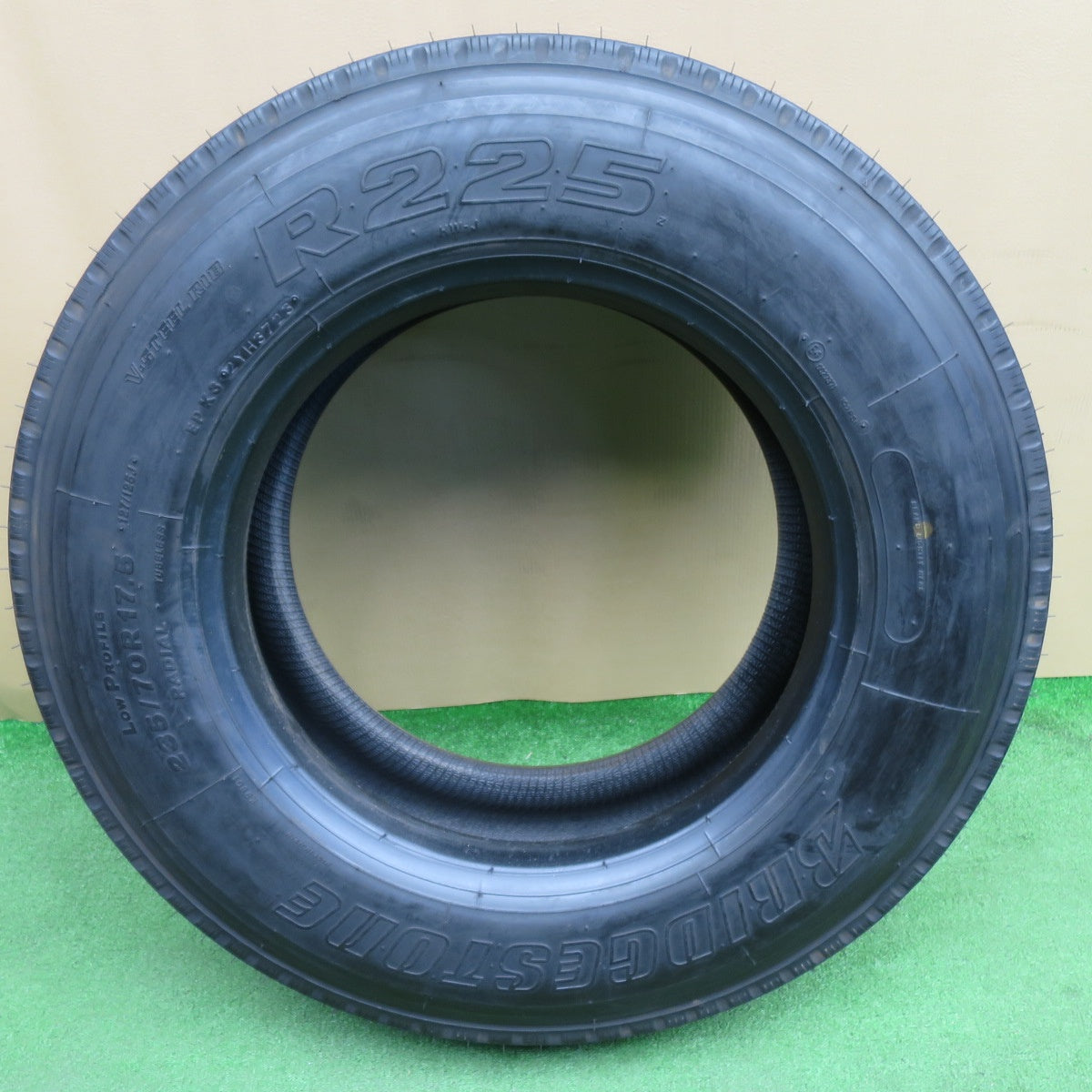 未使用！23年！1本★トラック タイヤ 235/70R17.5 127/125J ブリヂストン R225 17.5インチ★6032901NKノタ