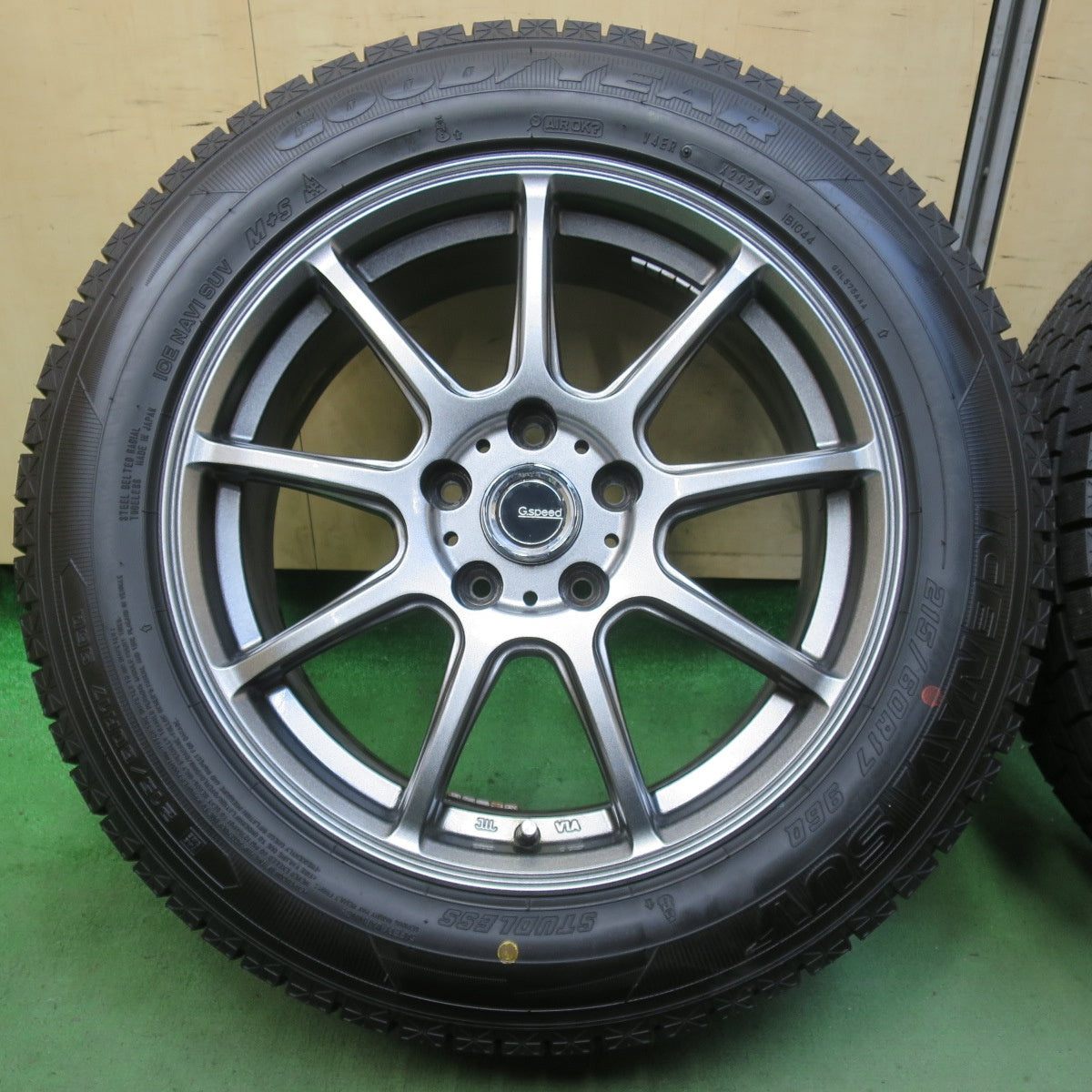 バリ溝！24年！キレイ！ほぼ10分★スタッドレス 215/60R17 グッドイヤー アイスナビ SUV G.Speed Gスピード 17インチ PCD114.3/5H★5111111イス