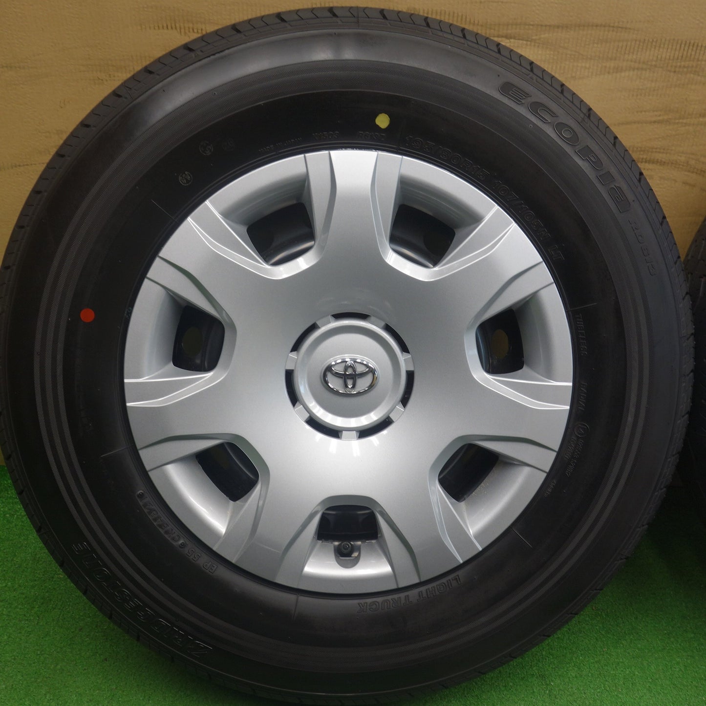 新車外し◎トヨタ 200系 ハイエース 純正 スチール 195/80R15 107/105N ブリヂストン エコピア RD613 15インチ PCD139.7/6H◎6061101KTノ