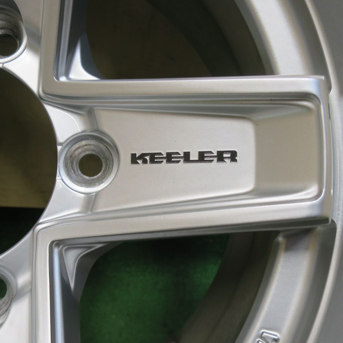 バリ溝！24年！キレイ！9.5分以上★KEELER 195/80R15 スタッドレス ダンロップ ウインターマックス SJ8 + キーラー 15インチ PCD139.7/5H★5112402イス