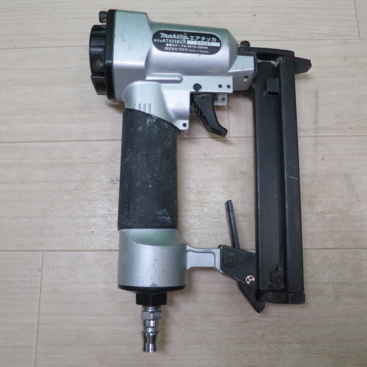 [送料無料] ☆マキタ エア タッカ AT425BZK タッカー エアー ツール 工具 ネイラ 釘打ち機 釘打機 makita☆