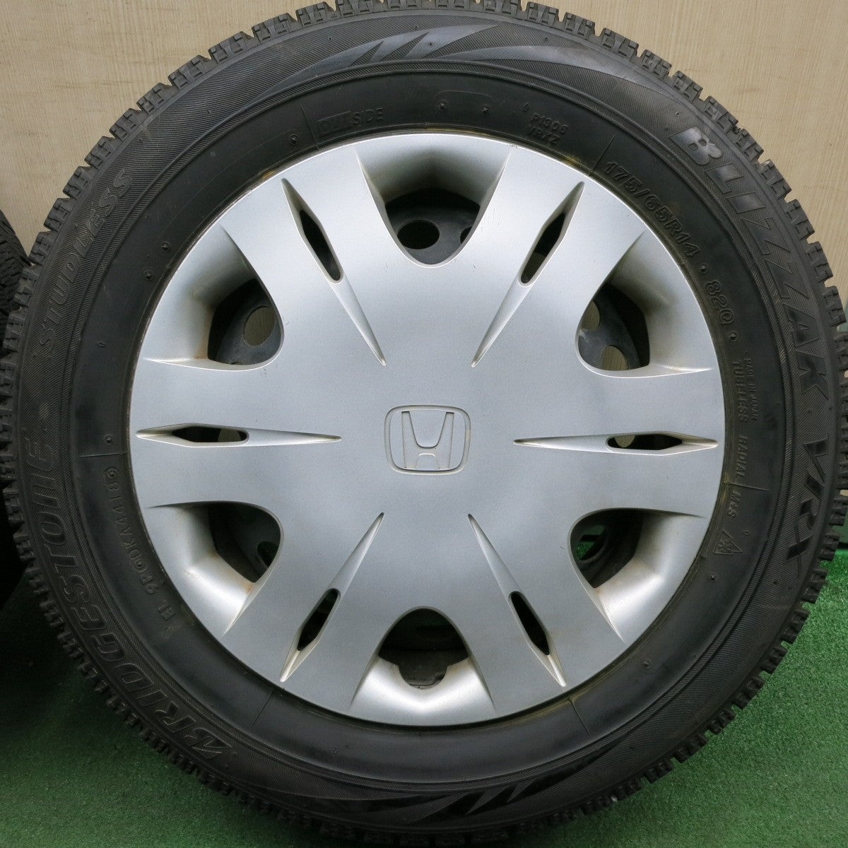 *送料無料* バリ溝！8.5分★ホンダ GE6 フィット 純正 スチール 175/65R14 スタッドレス ブリヂストン ブリザック VRX PCD100/4H★4052403HAス