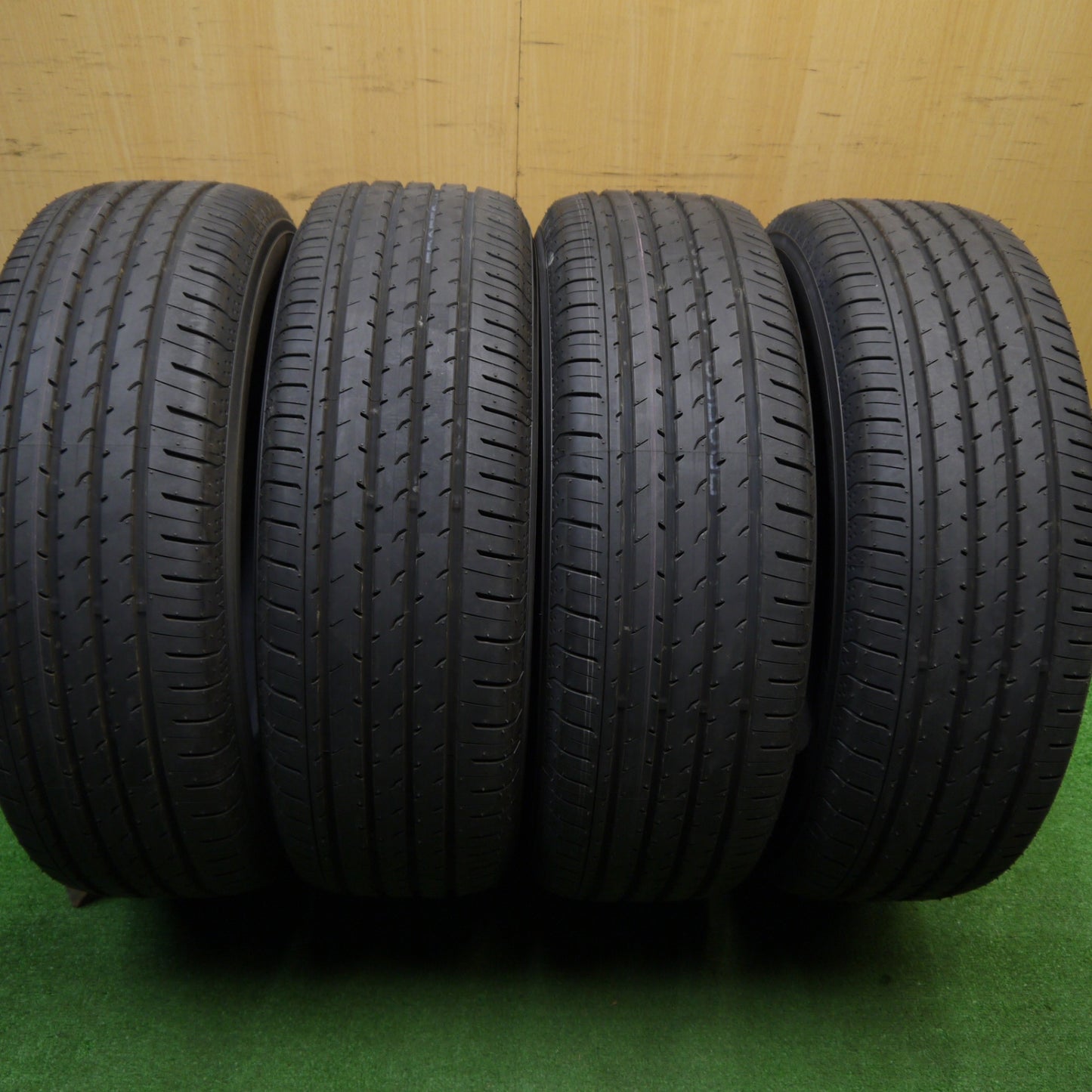 新車外し！25年★225/65R17 ヨコハマ アドバン V03 タイヤ 17インチ 40系 アルファード ヴェルファイア 等★5112509Hノタ