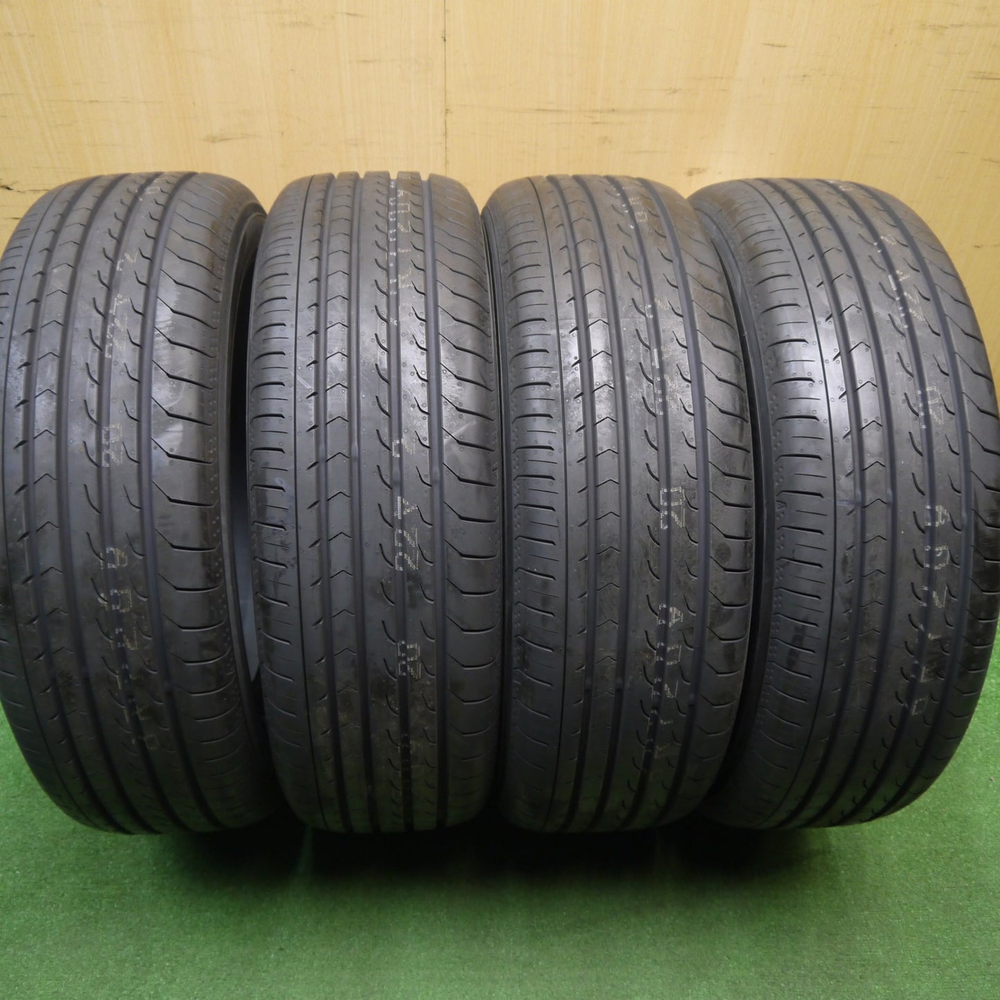 未使用！22年★205/65R16 ヨコハマ BluEarth-RV RV03 ブルーアース タイヤ 16インチ カムリ ヤリスクロス セレナ エスティマ 等★6010508Hノタ