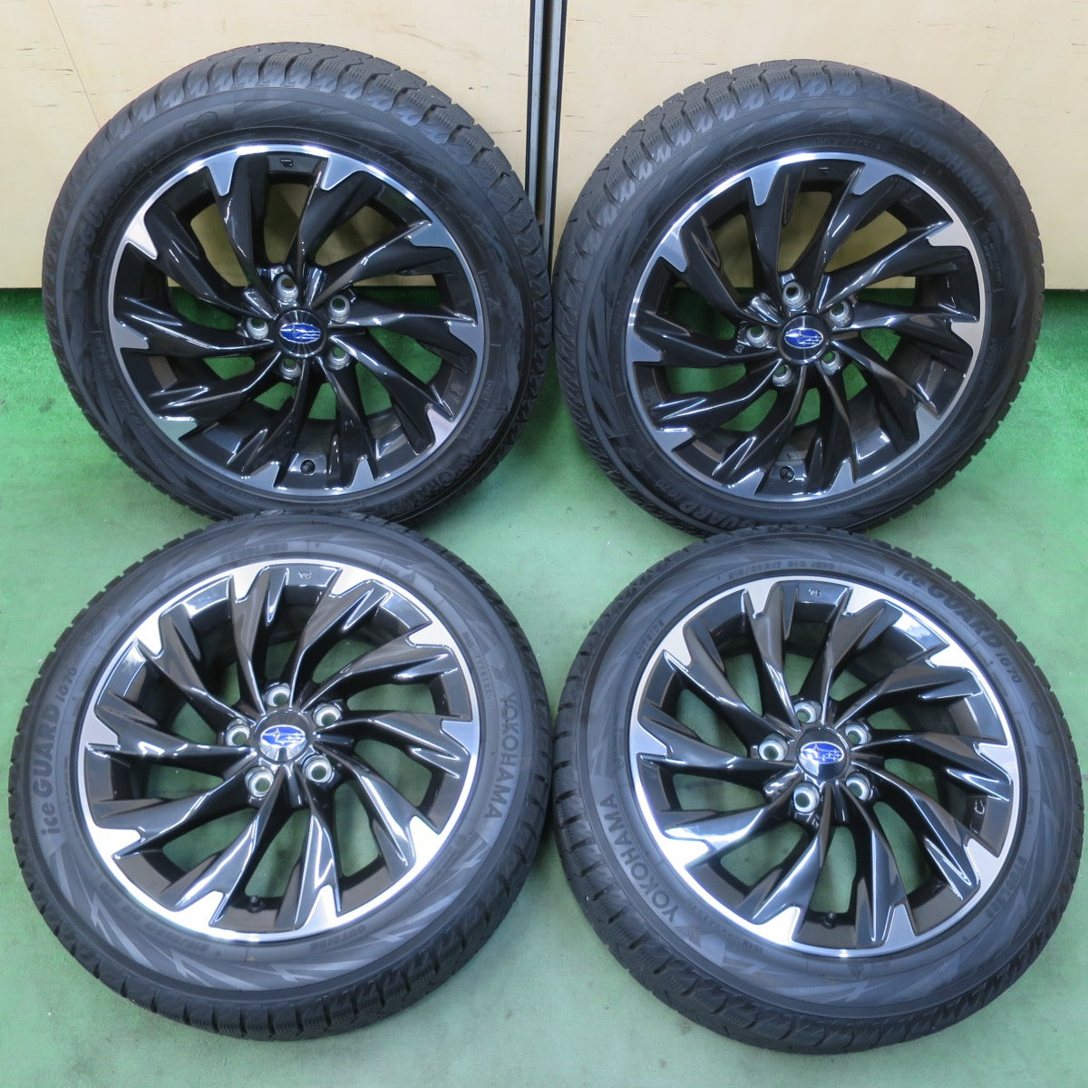バリ溝！21年！キレイ！9.5分★スバル VN 5 レヴォーグ 純正 215/50R17 スタッドレス ヨコハマ アイスガード iG70 17インチ PCD114.3/5H★5120607イス
