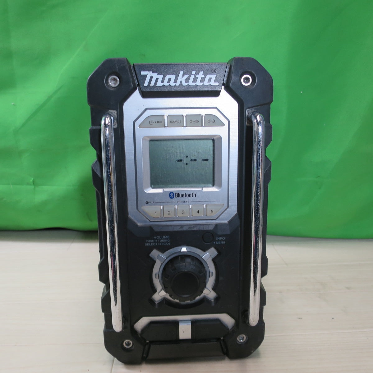 [送料無料] ☆マキタ 充電式 現場 ラジオ 18V MR108 本体のみ Bluetooth 搭載☆