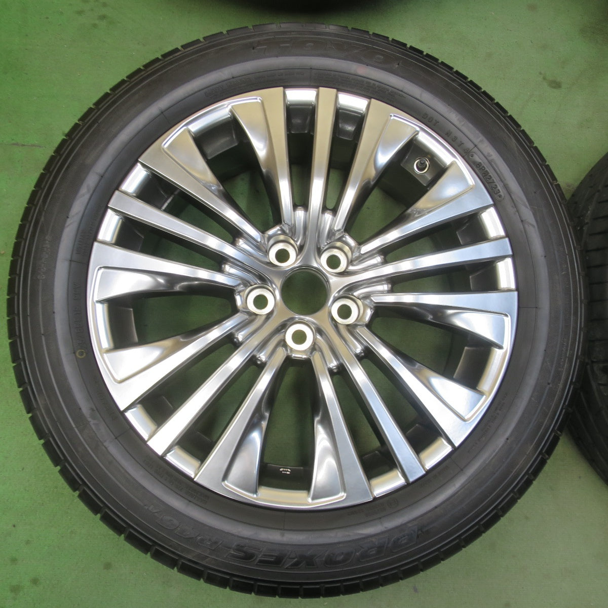 新車外し！23年★トヨタ 80系 ハリアー 純正 225/55R19 トーヨー プロクセス R46A 19インチ PCD114.3/5H★6031401イノ