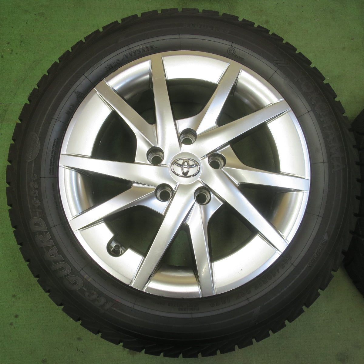 バリ溝！25年！ほぼ10分★トヨタ プリウスα 純正 205/60R16 スタッドレス ヨコハマ アイスガード iG52C 16インチ PCD114.3/5H★6060406イス