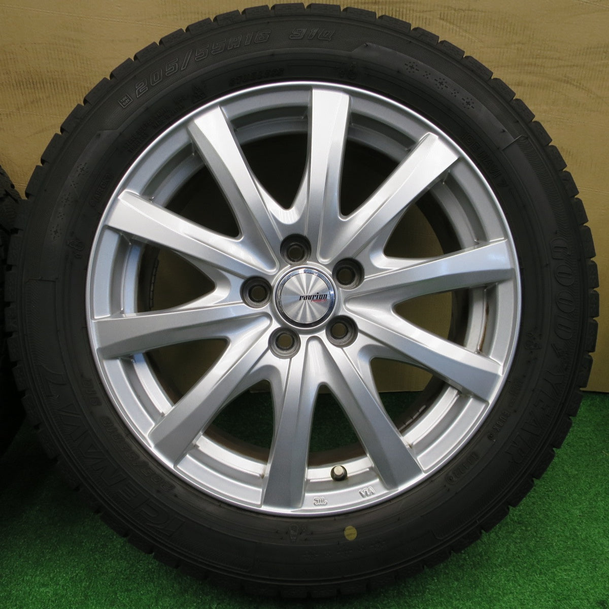 バリ溝！22年！9.5分★プリウス 等 205/55R16 スタッドレス グッドイヤー アイスナビ7 ravrion RS01 ラブリオン 16インチ PCD100/5H★5122104NKス