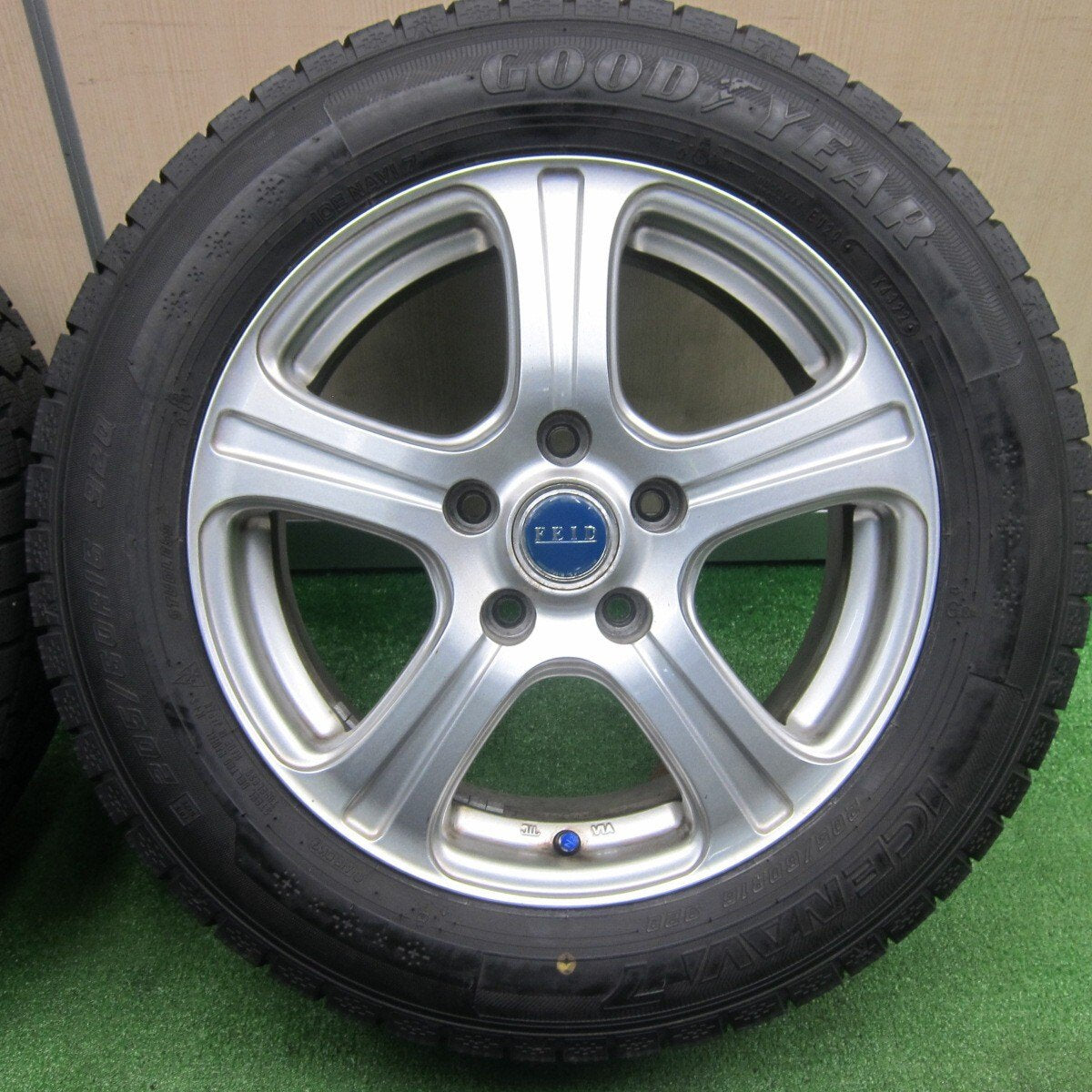 バリ溝！22年！キレイ！9.5分以上★スタッドレス 205/60R16 グッドイヤー アイスナビ7 FEID 16インチ PCD114.3/5H★4121406TNス