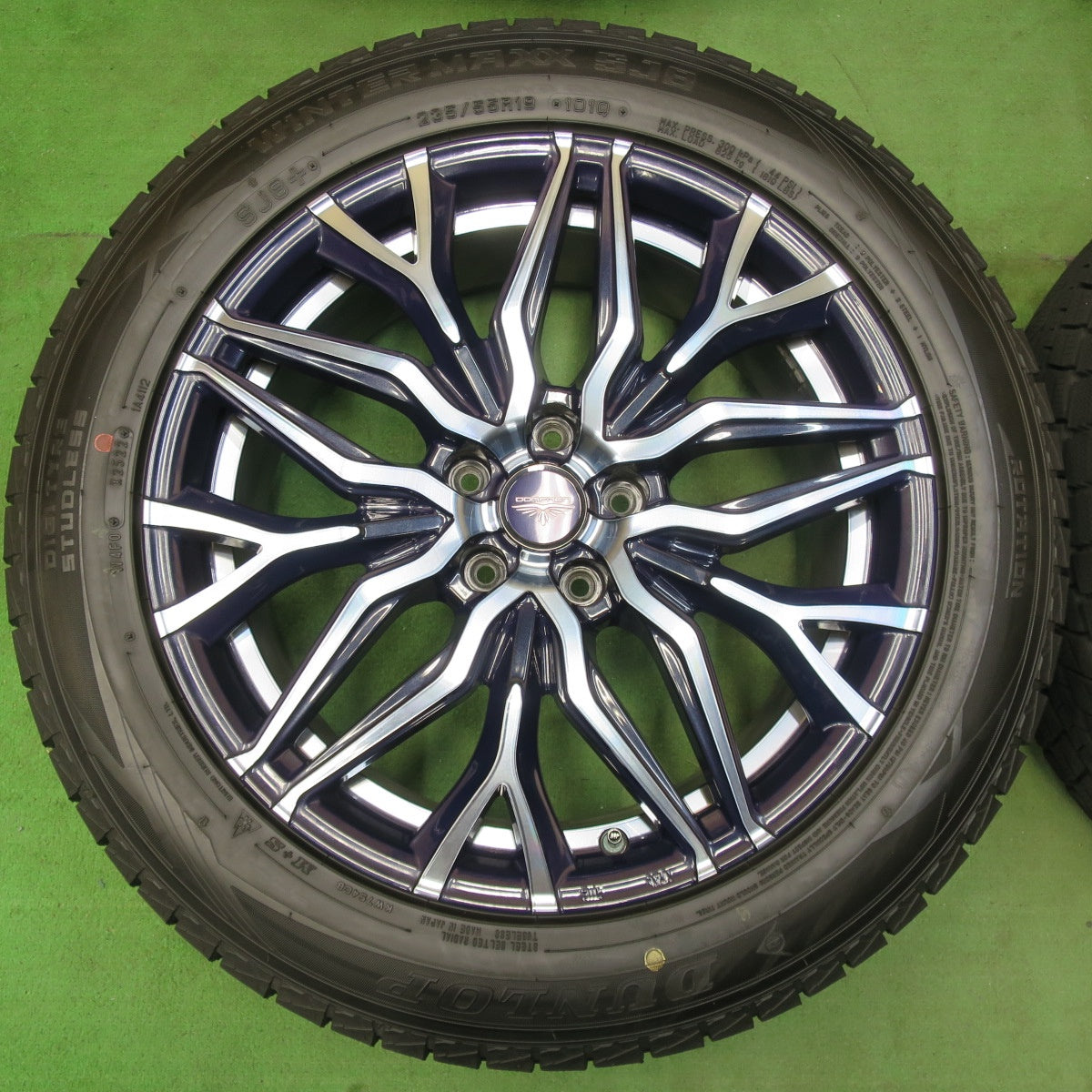 [送料無料] バリ溝！22年！キレイ！9.5分★スタッドレス 235/55R19 ダンロップ ウインターマックス SJ8 DORFREN ドルフレン 19インチ PCD114.3/5H★5022120イス