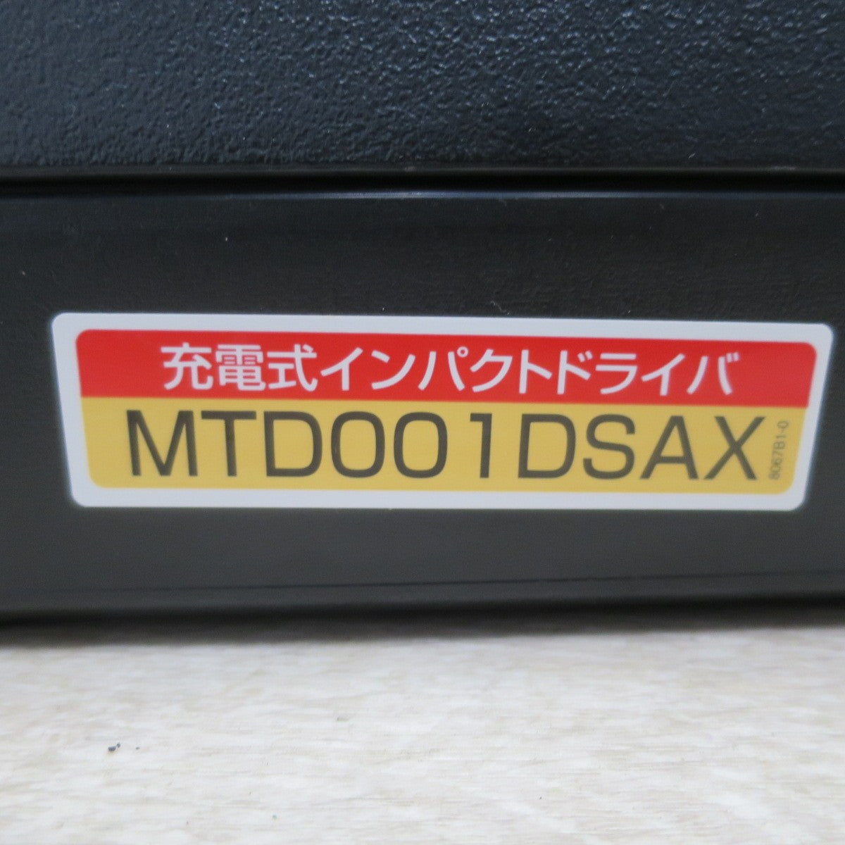 [送料無料] バッテリー2個付！キレイ☆マキタ 充電式 インパクトドライバ MTD001D 電動 工具 充電器 DC18SG makita☆