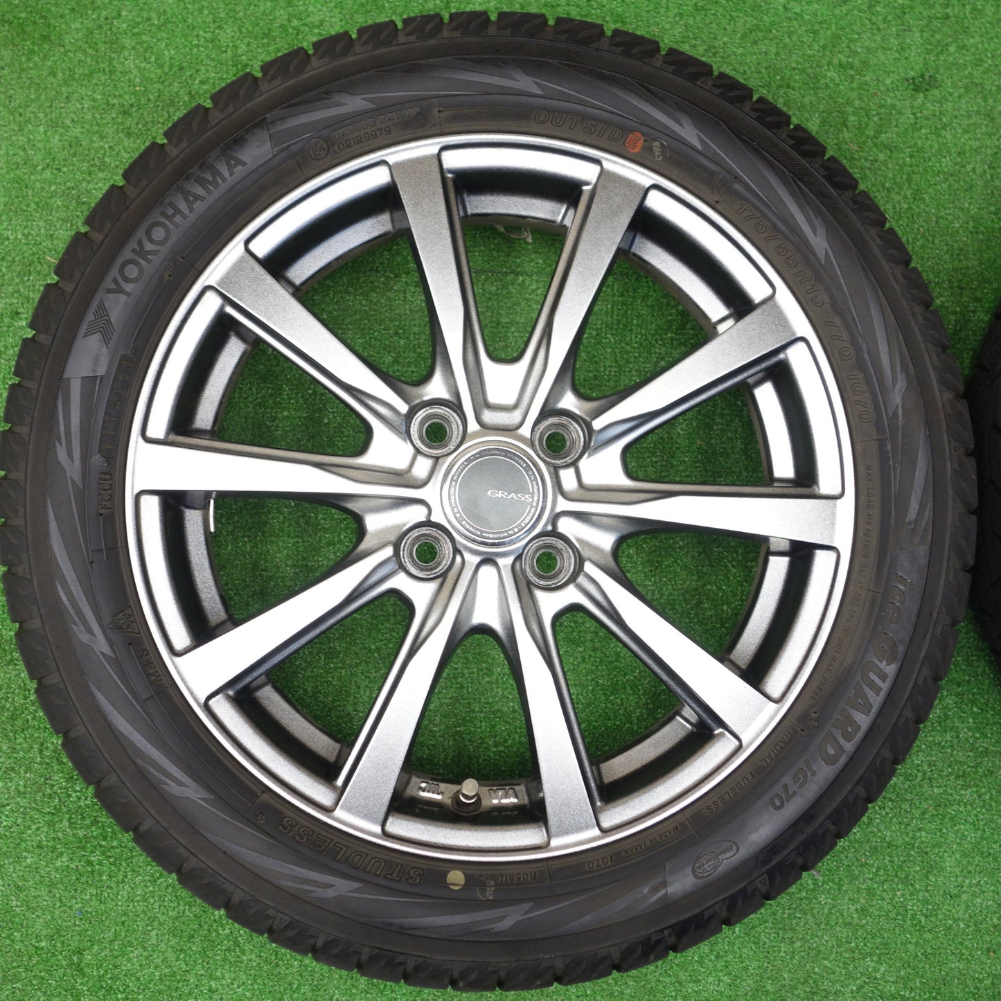 バリ溝！21年！キレイ！9.5分★スタッドレス 175/55R15 ヨコハマ アイスガード iG70 GRASS グラス 15インチ PCD100/4H★5121902KTス