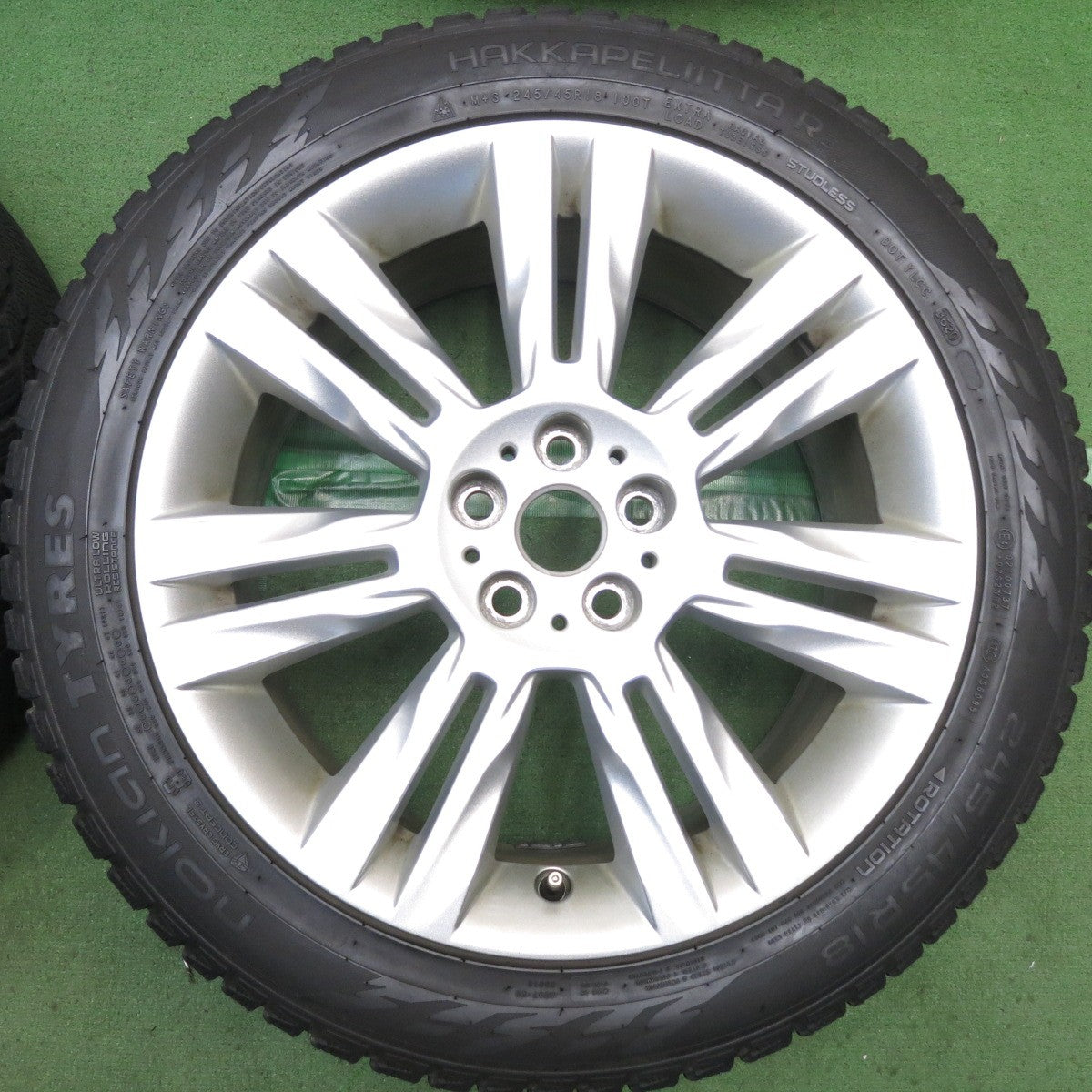 キレイ◎ジャガー XF 純正 245/45R18 スタッドレス ノキアン タイヤ ハッカペリッタ R3 18インチ PCD108/5H◎6091203HAス